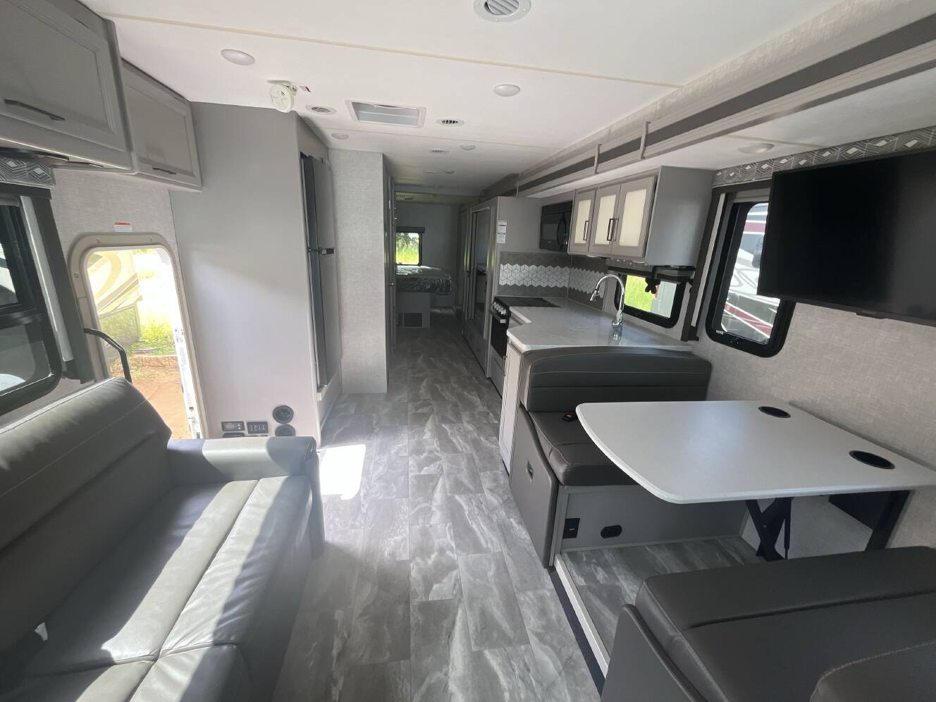 A photo of this 2022 Thor WINDSPORT 34J