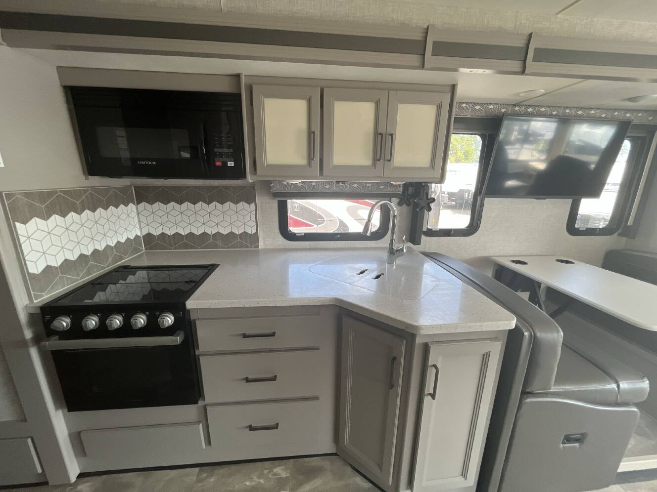 A photo of this 2022 Thor WINDSPORT 34J