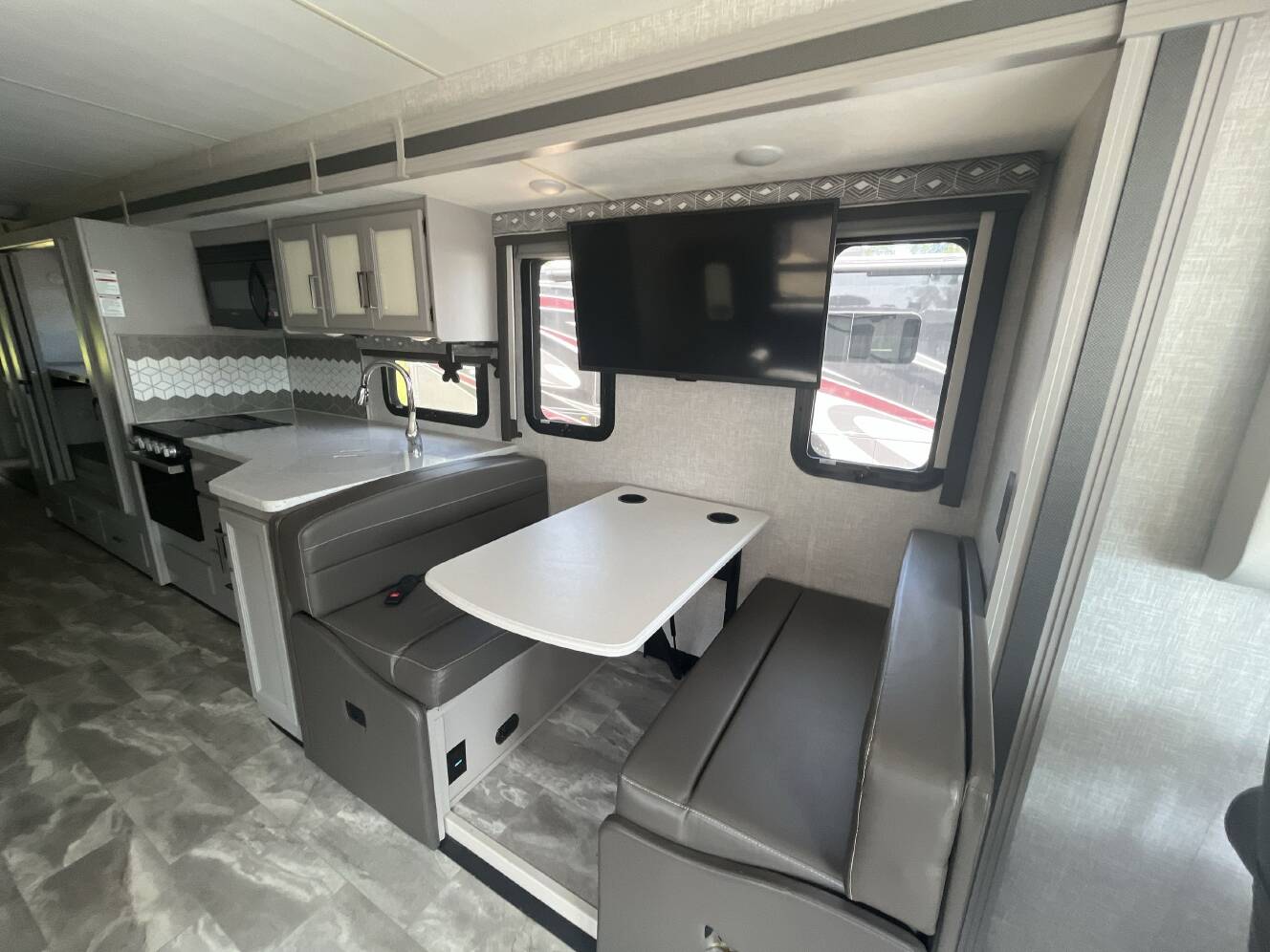 A photo of this 2022 Thor WINDSPORT 34J