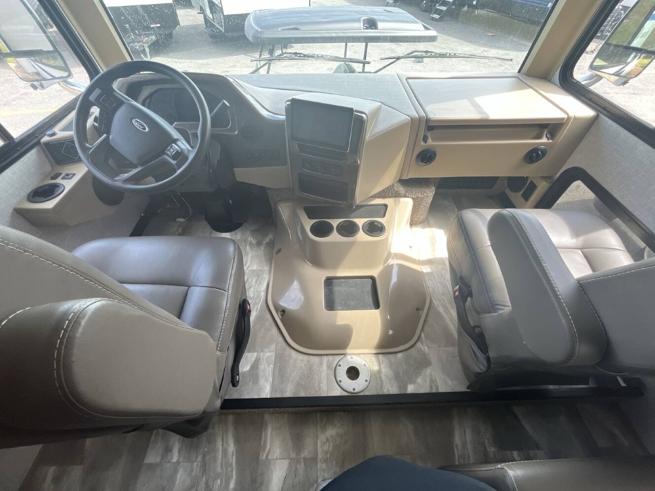 A photo of this 2022 Thor WINDSPORT 34J