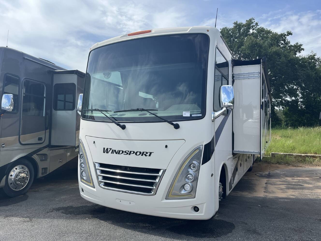 A photo of this 2022 Thor WINDSPORT 34J