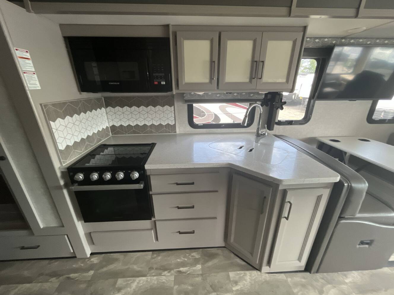 A photo of this 2022 Thor WINDSPORT 34J