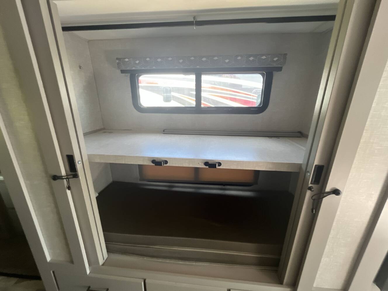 A photo of this 2022 Thor WINDSPORT 34J