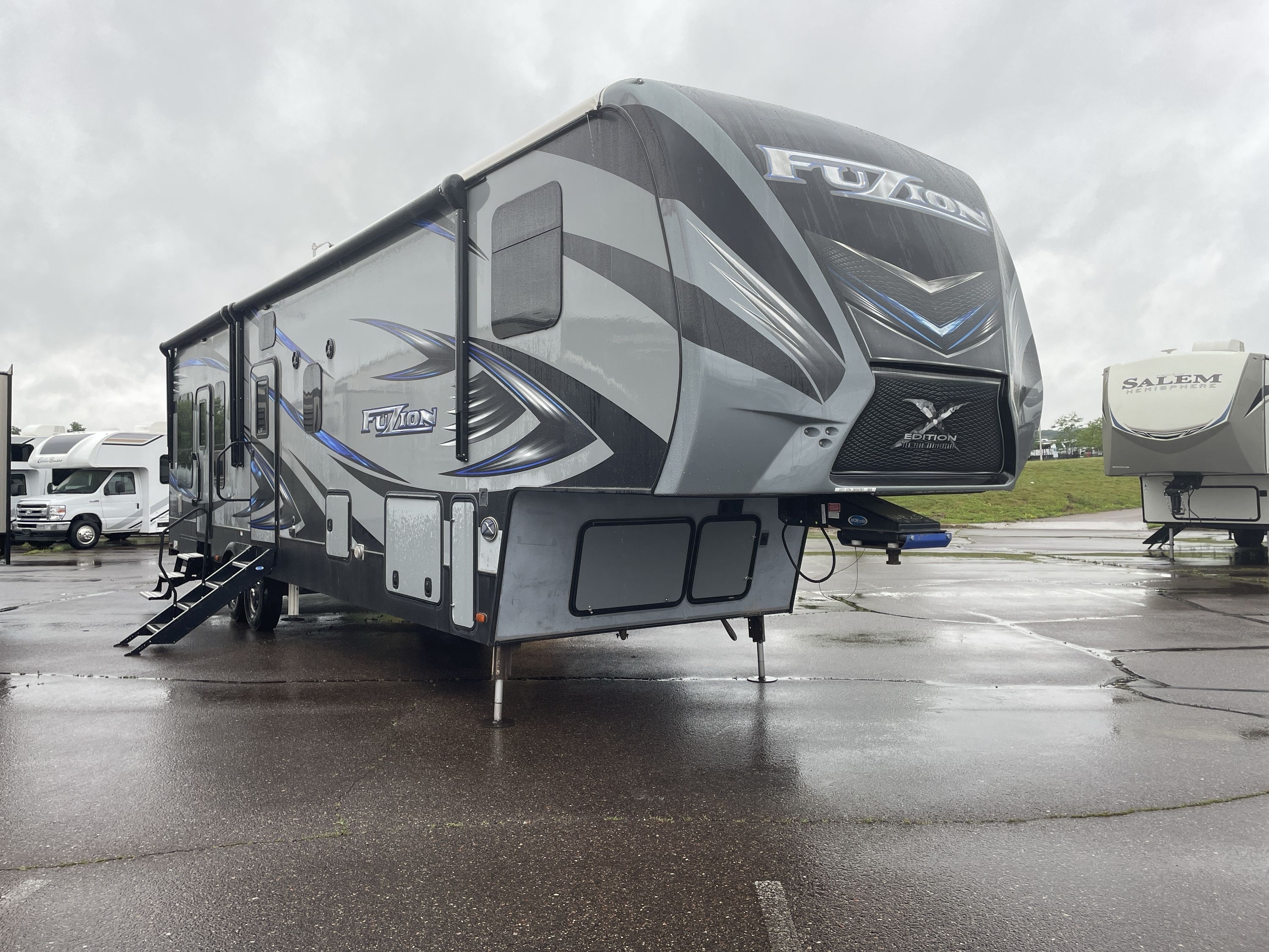 2017 Keystone FUZION 369 Fifth Wheel Toy Hauler RV