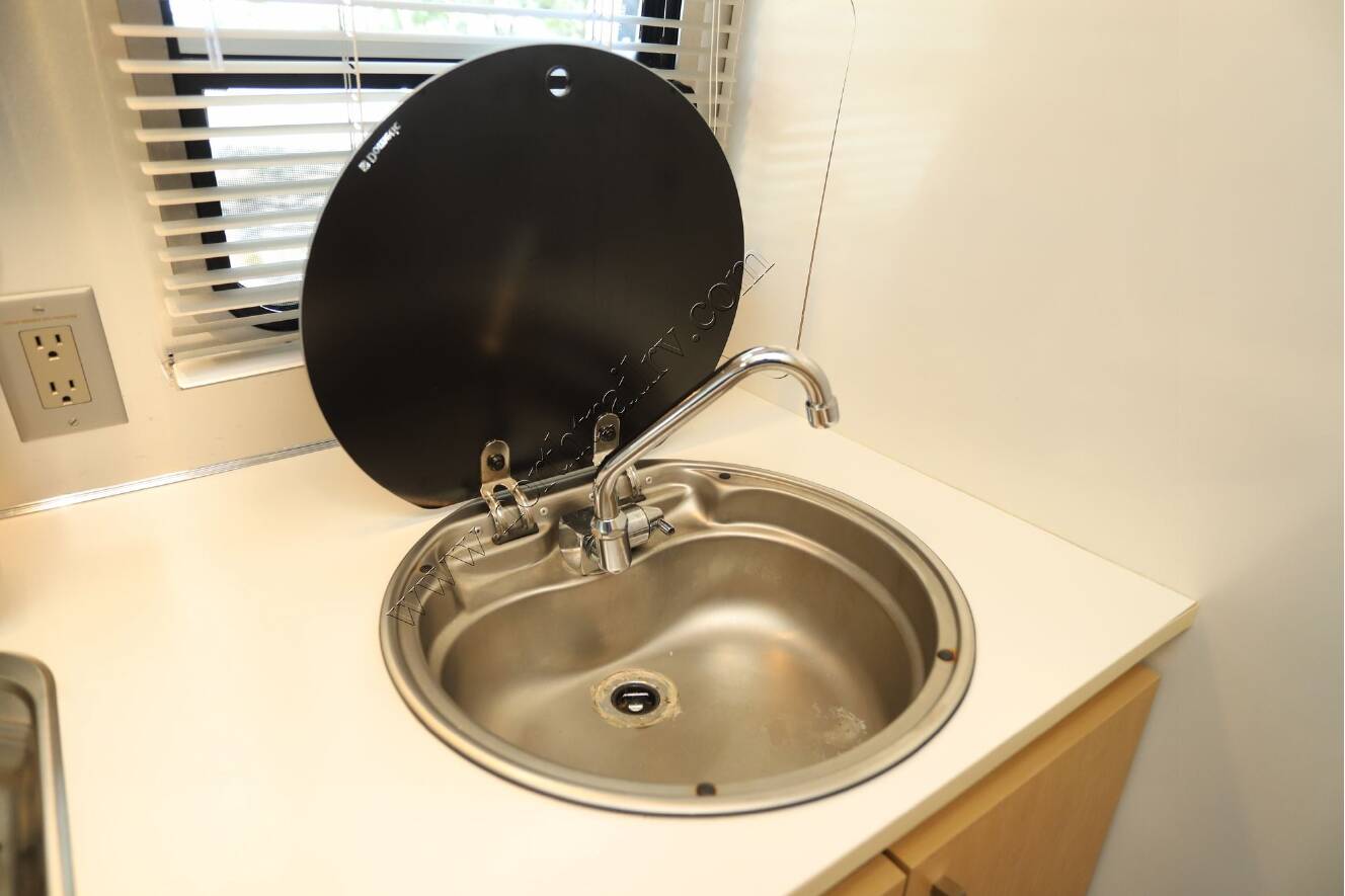 A photo of this 2009 Airstream Sport 17FD