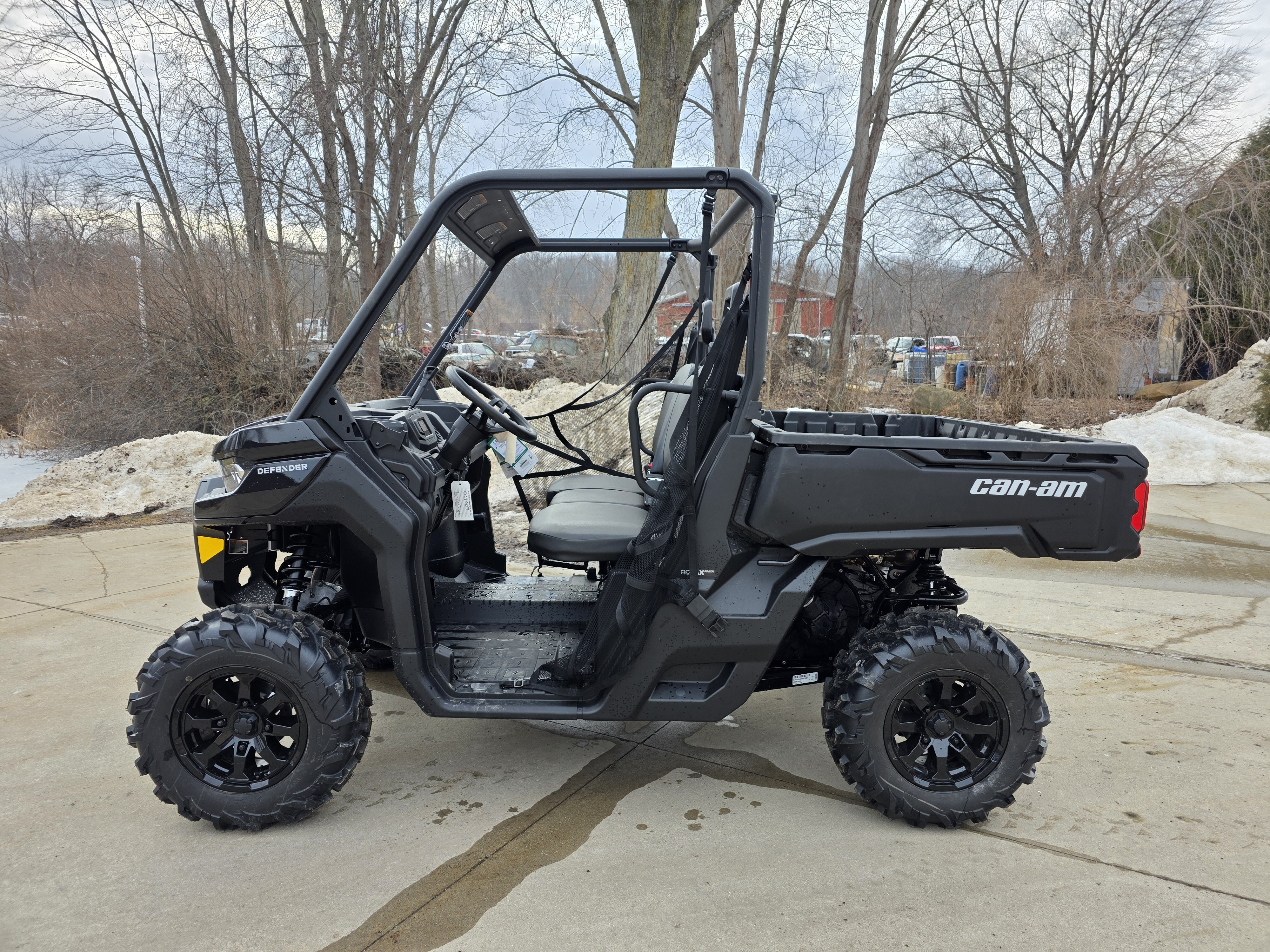 2025 Can-Am Defender DPS HD10 in cement city MI