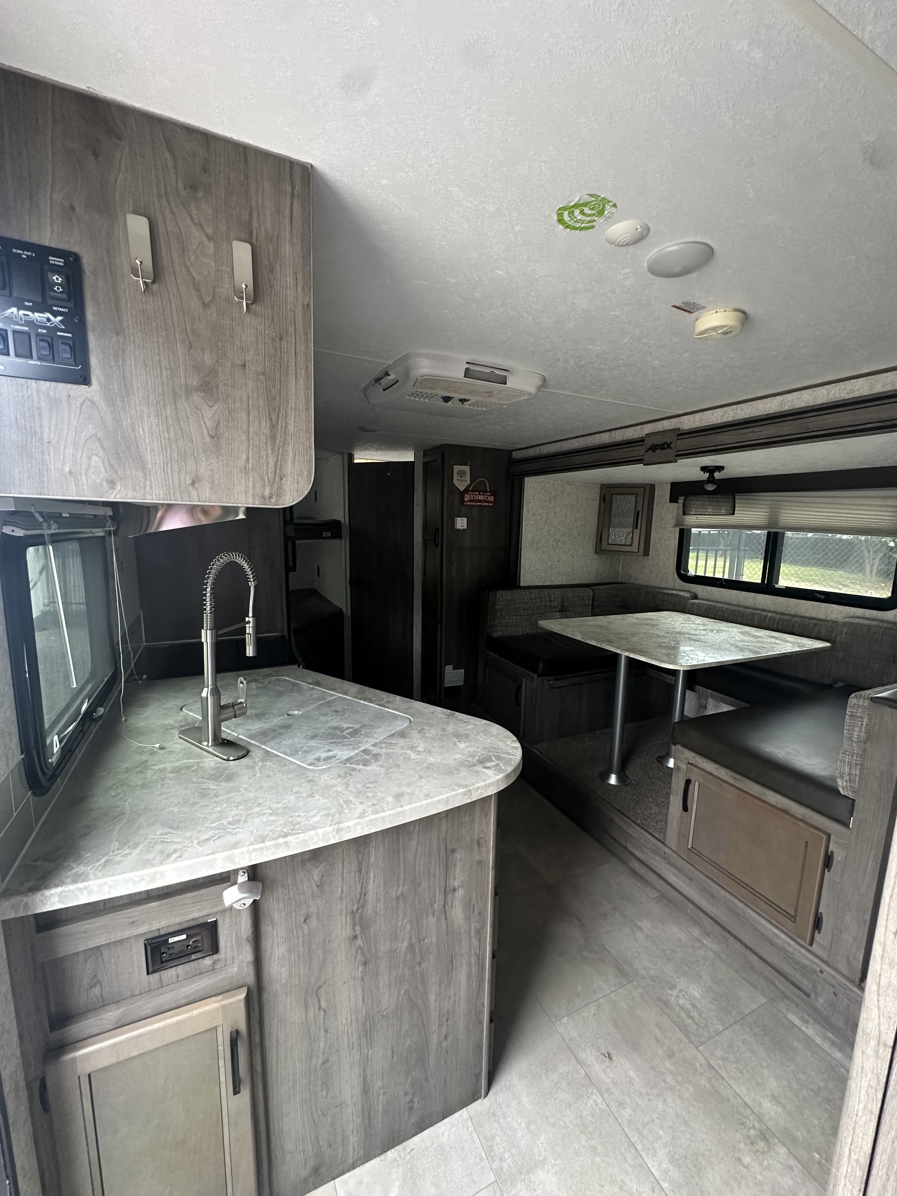 2021 Coachmen APEX ULTRA-LITE 245BHS RV