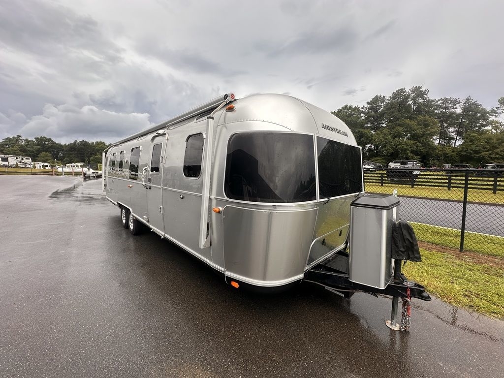2018 Airstream 33FBQ in byron GA