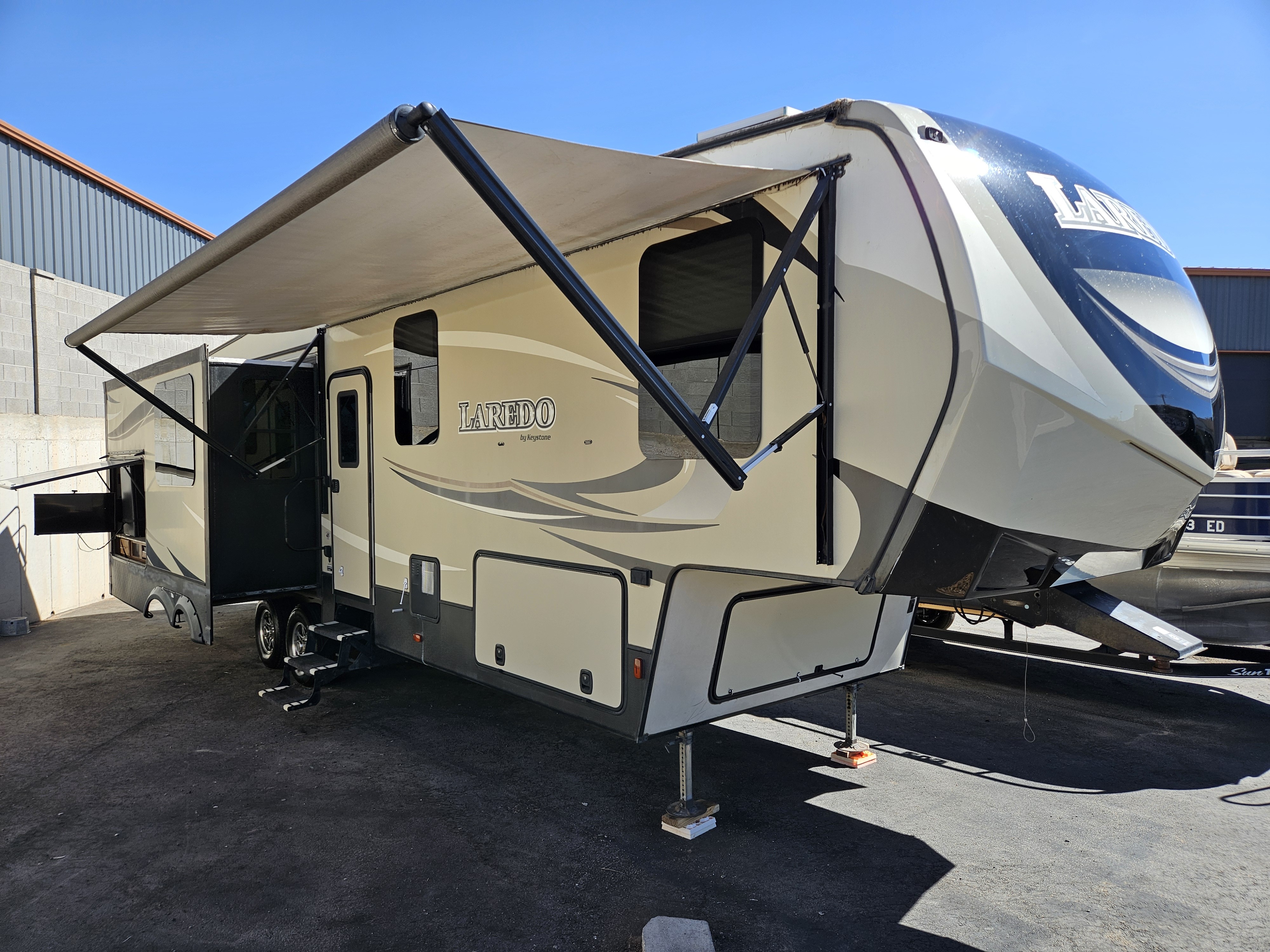 2017 Keystone LAREDO 325RL in hurricane UT