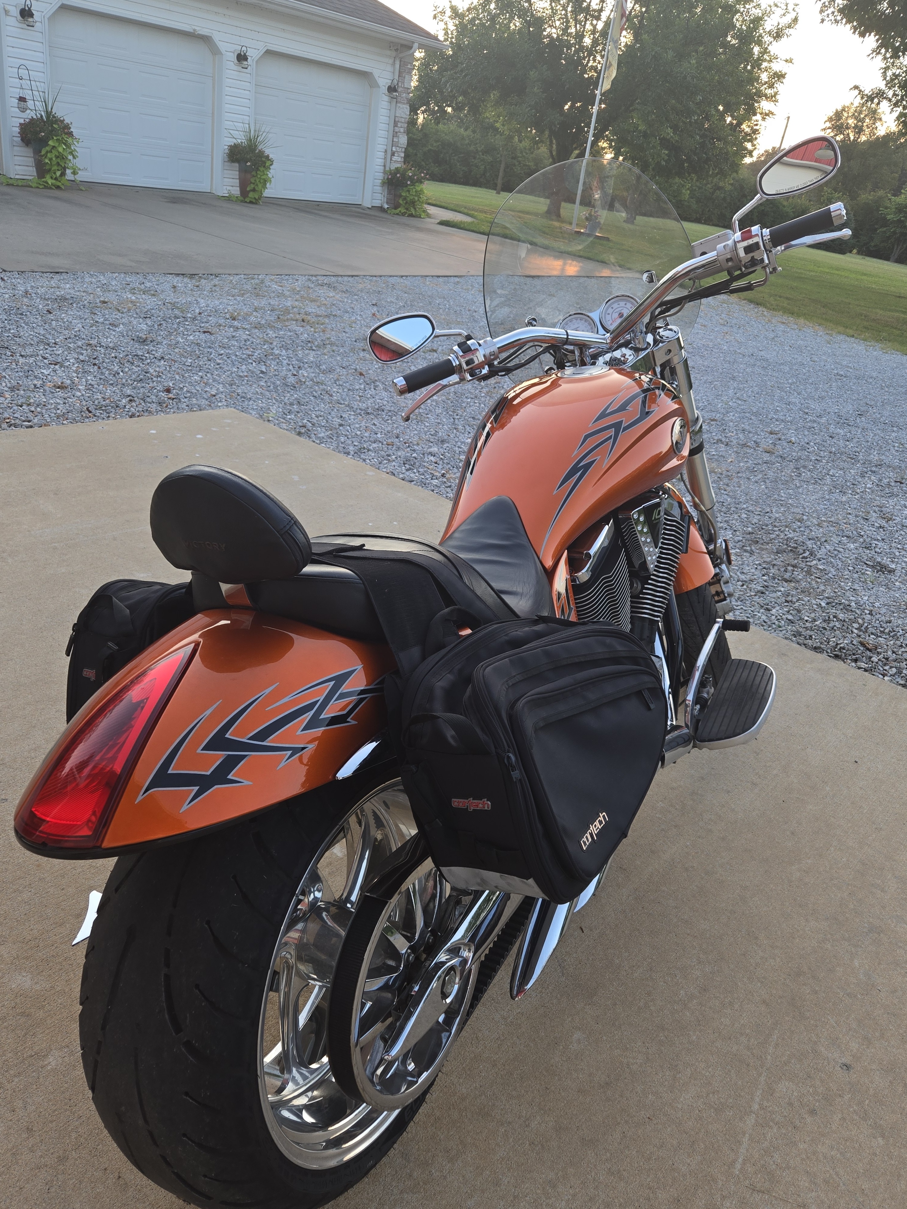 2006 Victory HAMMER BASE Cruiser motorcycle