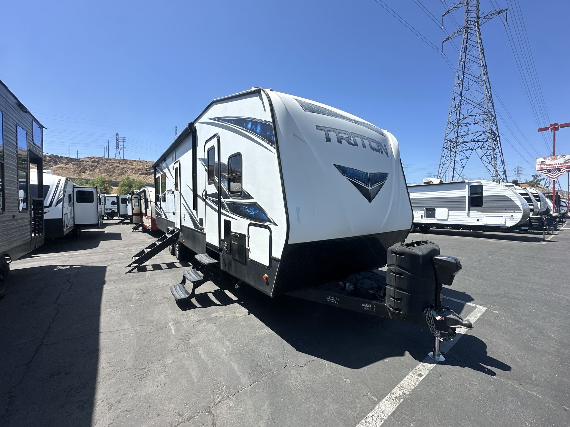 2019 Dutchmen TRITON 3311 in colton CA