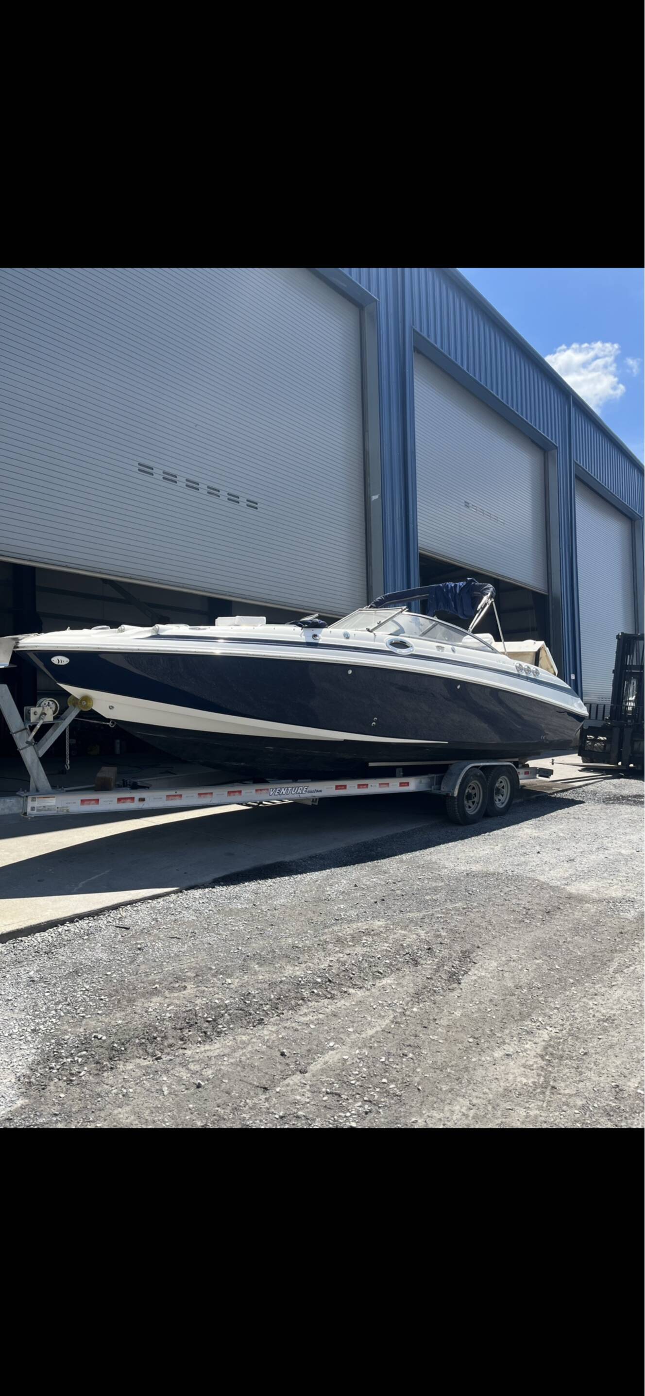 A photo of this 2011 Larson Lxi 288 Br