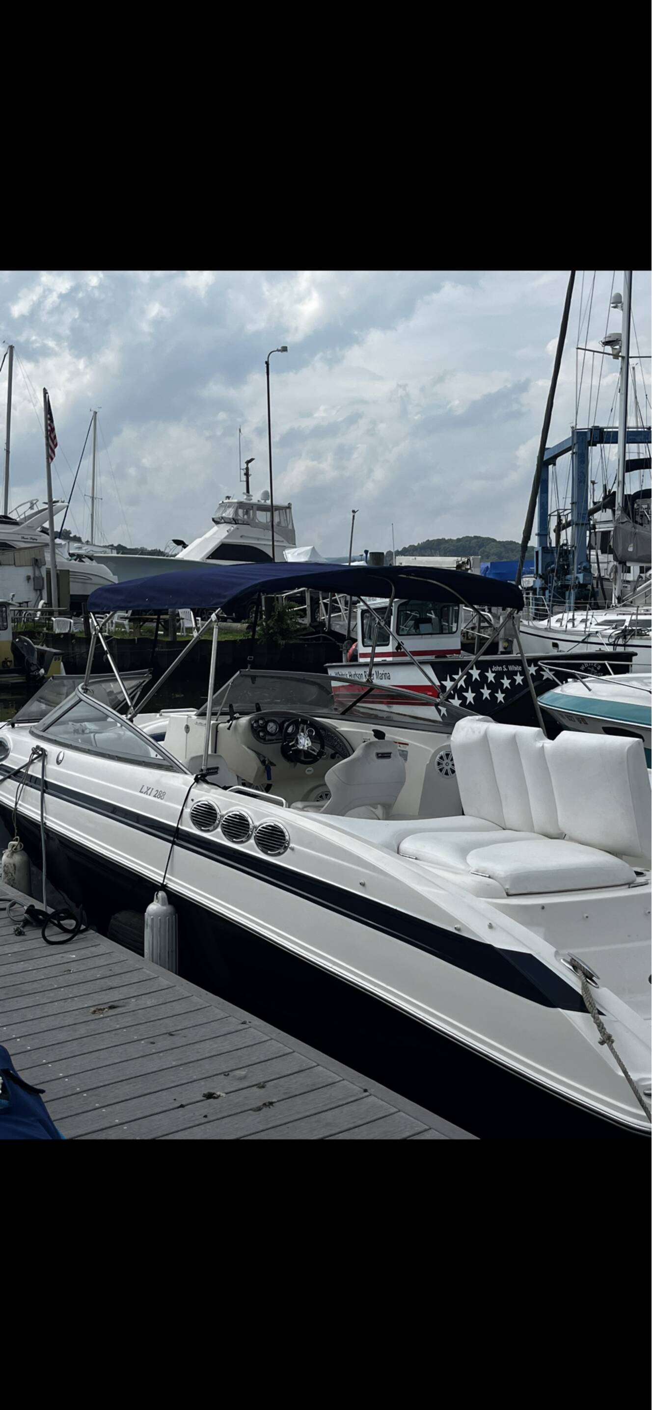 A photo of this 2011 Larson Lxi 288 Br