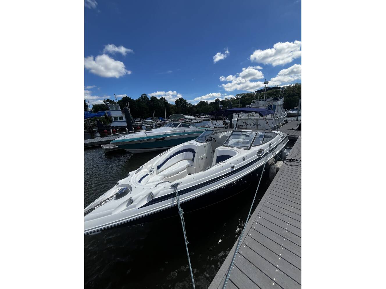 A photo of this 2011 Larson Lxi 288 Br