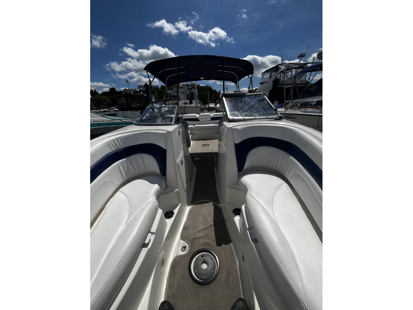 A photo of this 2011 Larson Lxi 288 Br
