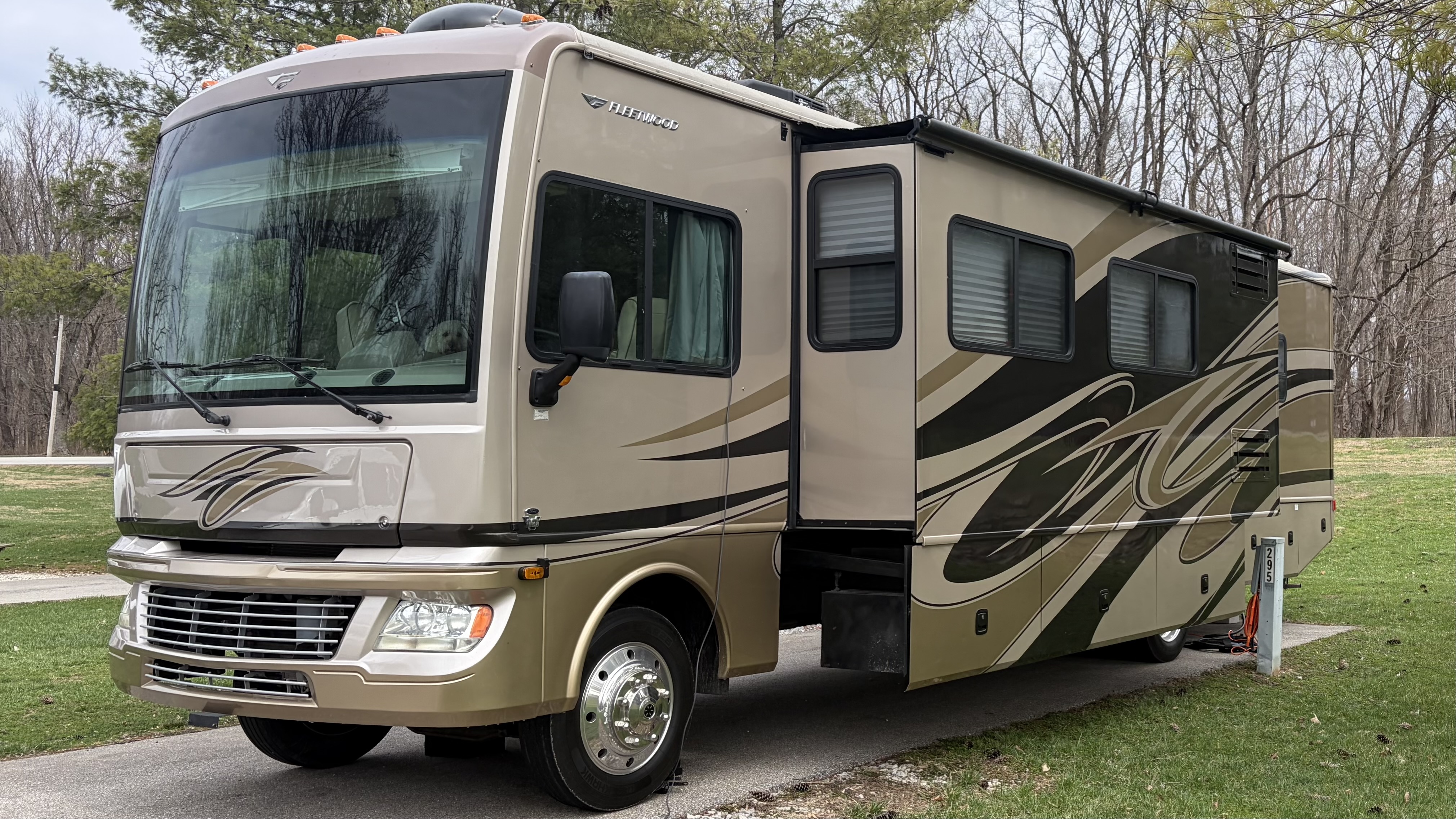 2011 Fleetwood BOUNDER 35H RV