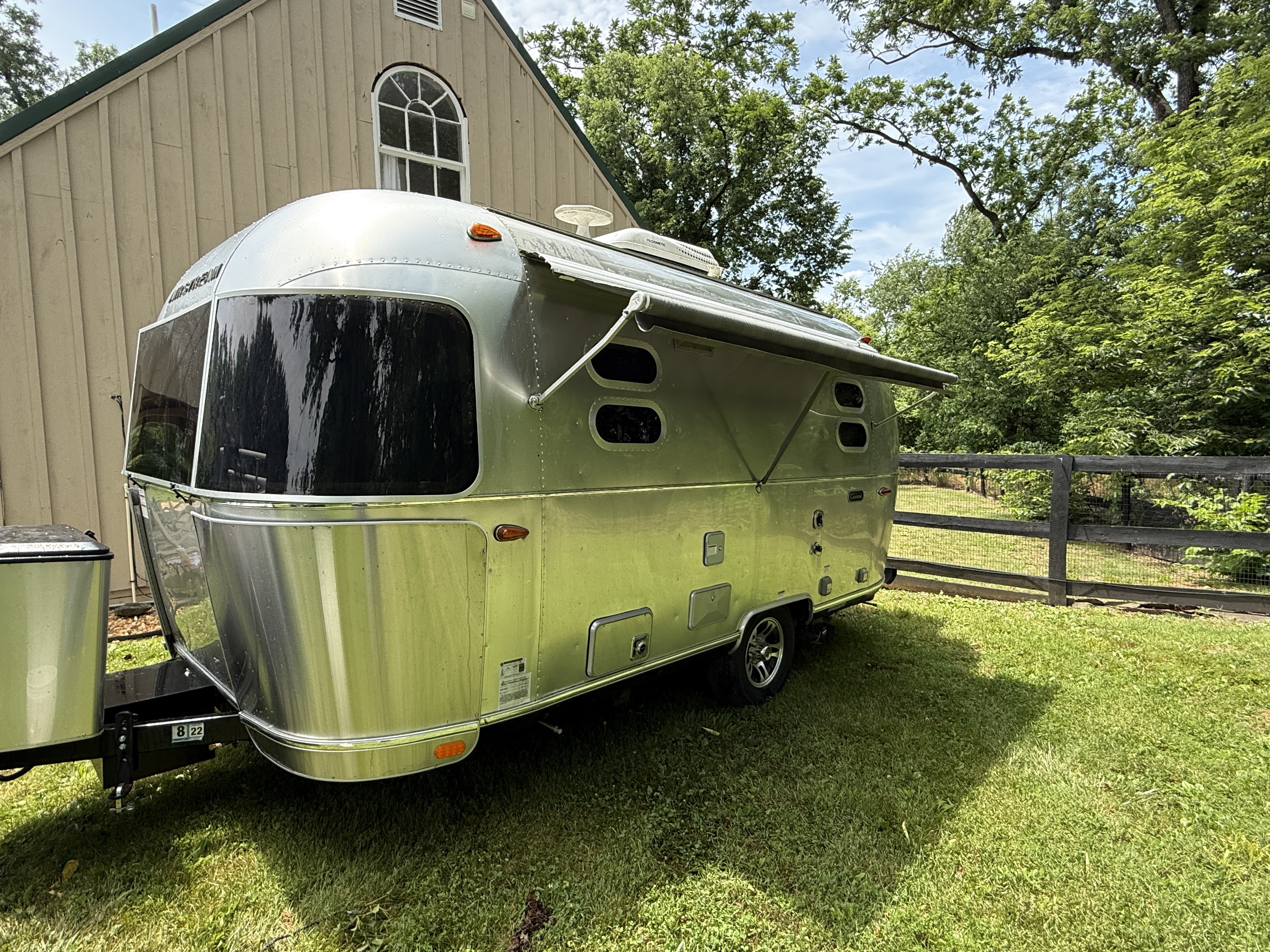 2022 Airstream CARAVEL 19CB in bluemont VA