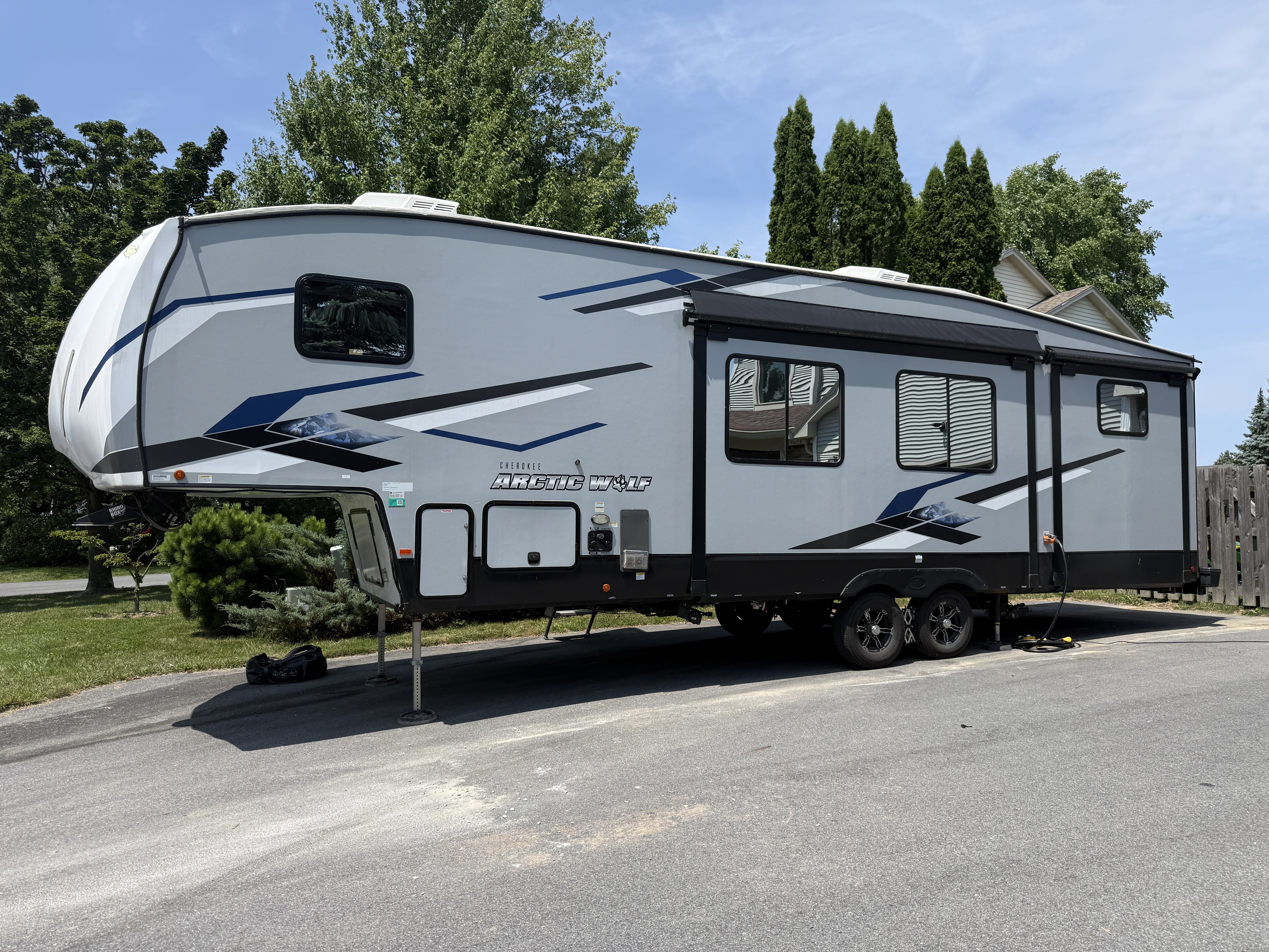 2023 Forest River CHEROKEE ARCTIC WOLF 321BH in south burlington VT