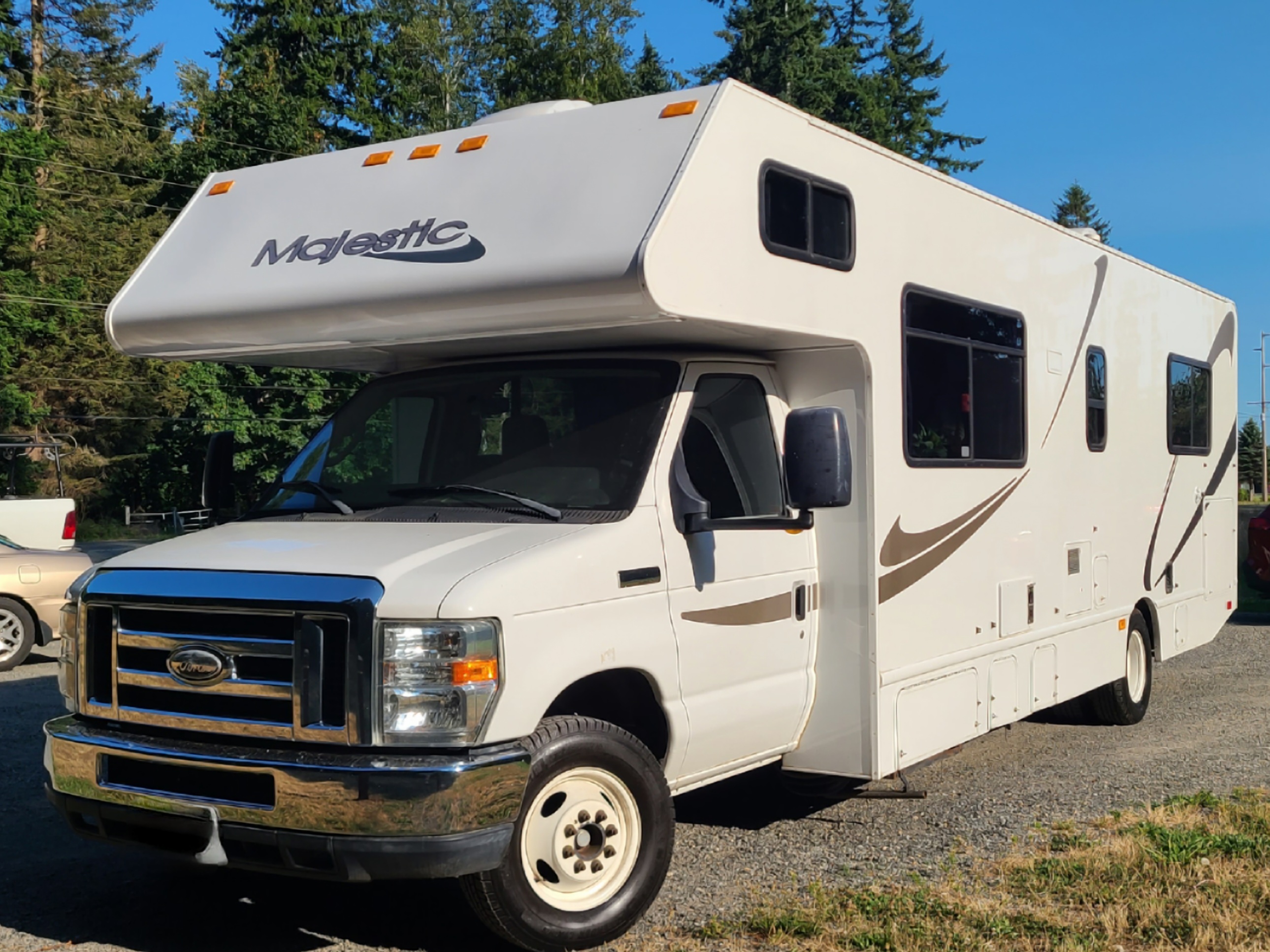 2015 Thor Motor Coach FOUR WINDS MAJESTIC 28A in custer WA