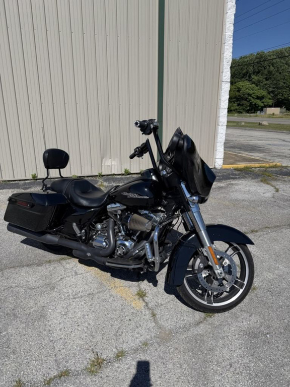 2016 Harley-Davidson Street Glide FLHX in Greeneville, TN