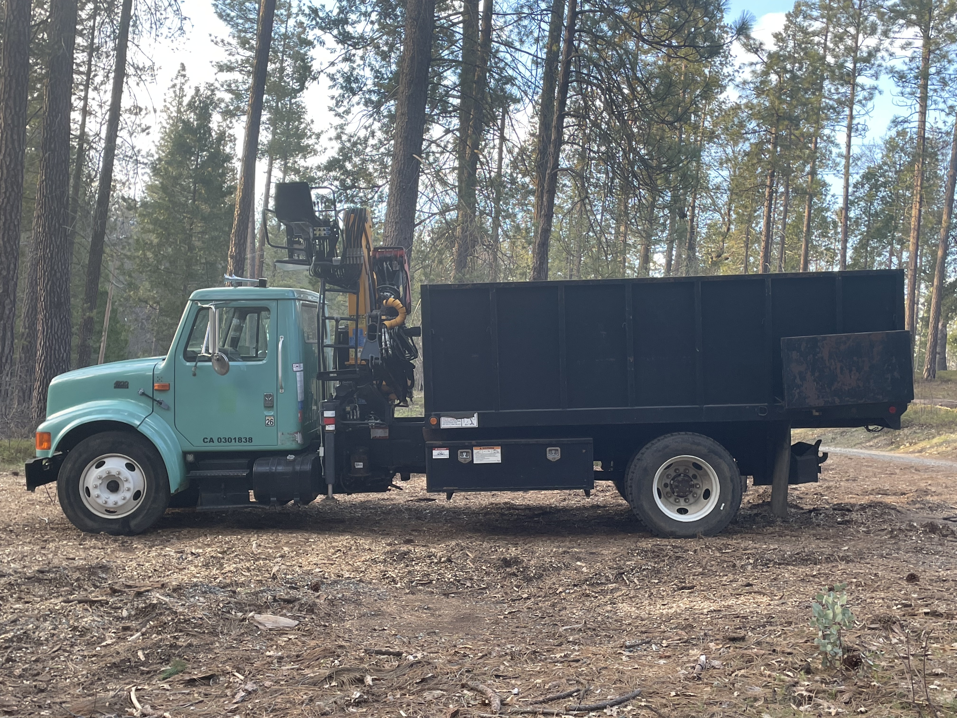 1999 INTERNATIONAL 4900DT in Groveland, CA