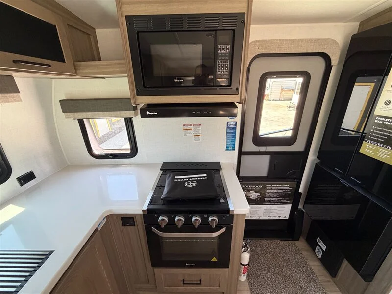 2027 Forest River Rockwood MINILITE 2506FK