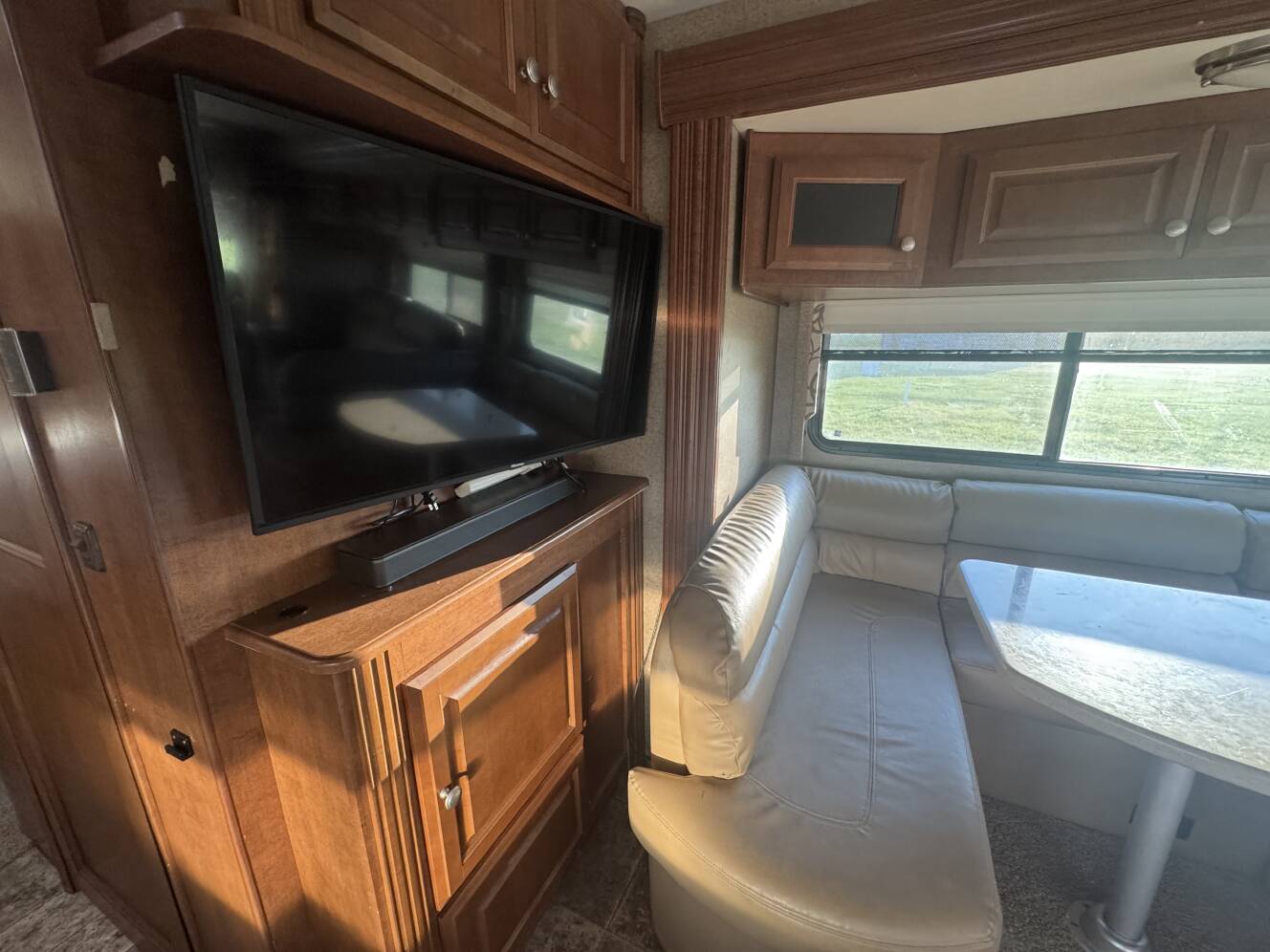 A photo of this 2013 Thor Motor Coach PALAZZO