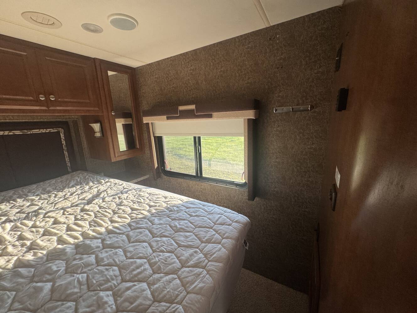 A photo of this 2013 Thor Motor Coach PALAZZO