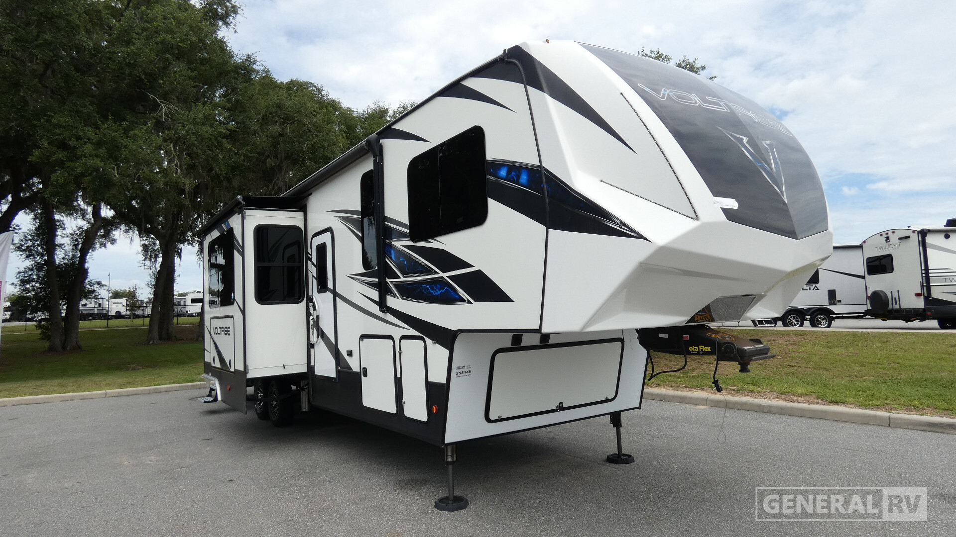 2019 Dutchmen VOLTAGE 3615 in ocala FL