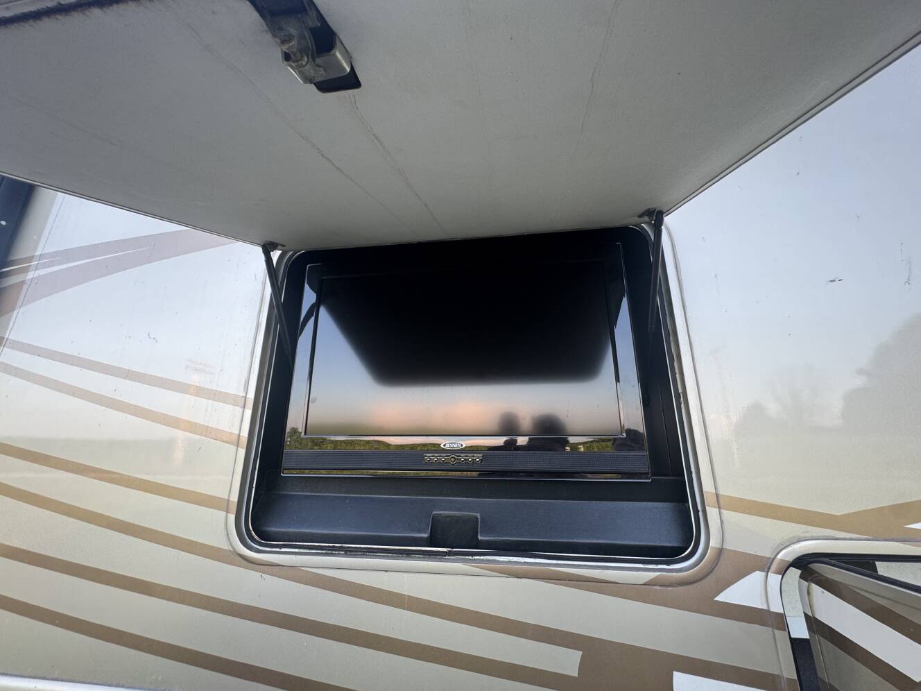 A photo of this 2013 Thor Motor Coach PALAZZO
