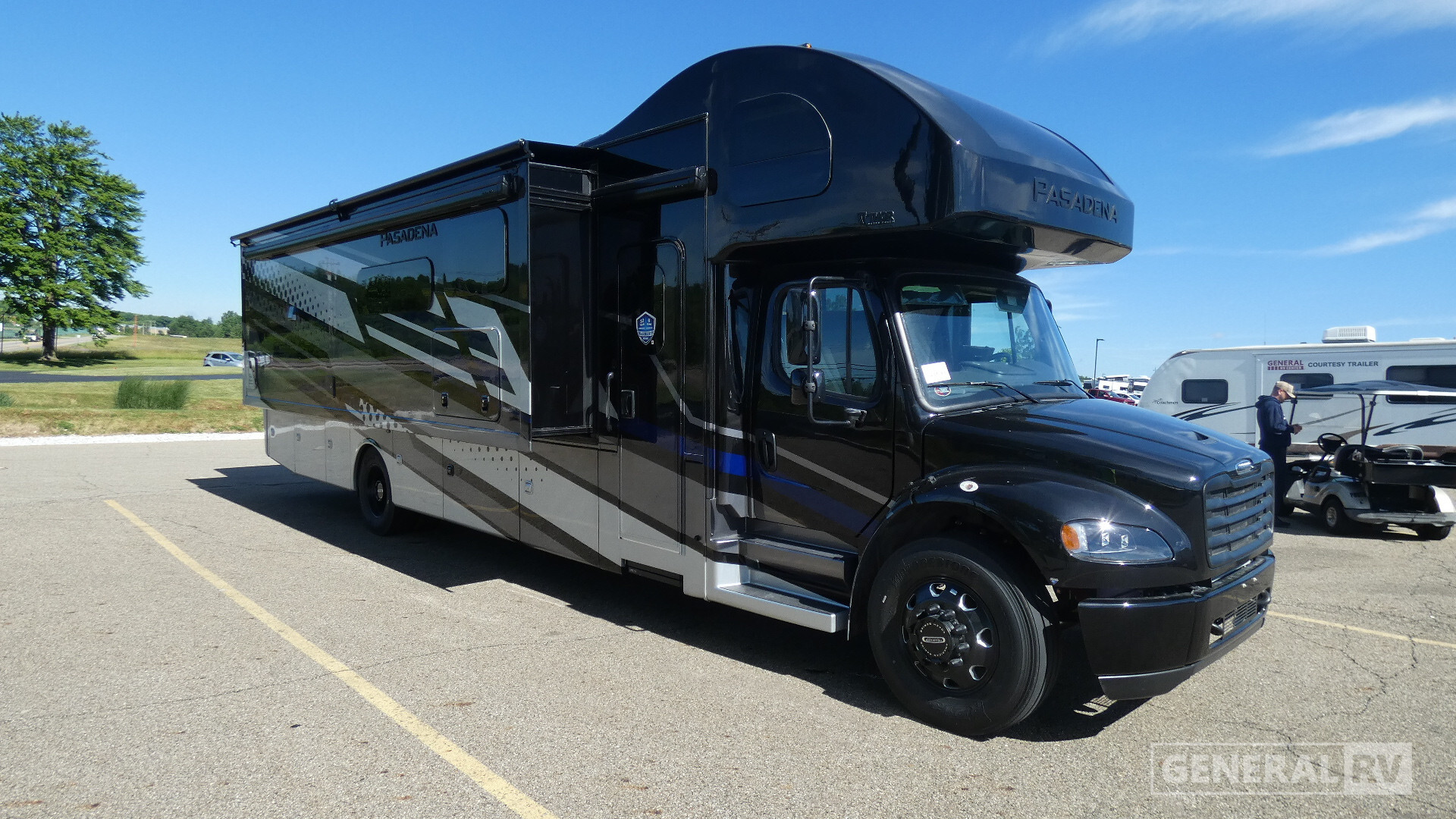 2027 Thor Motor Coach PASADENA 38DX in north canton OH