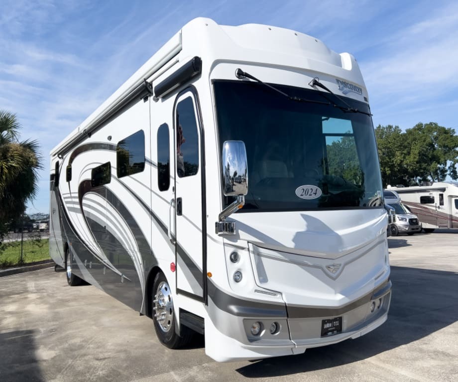 2024 Fleetwood DISCOVERY LXE 40M in sanford FL