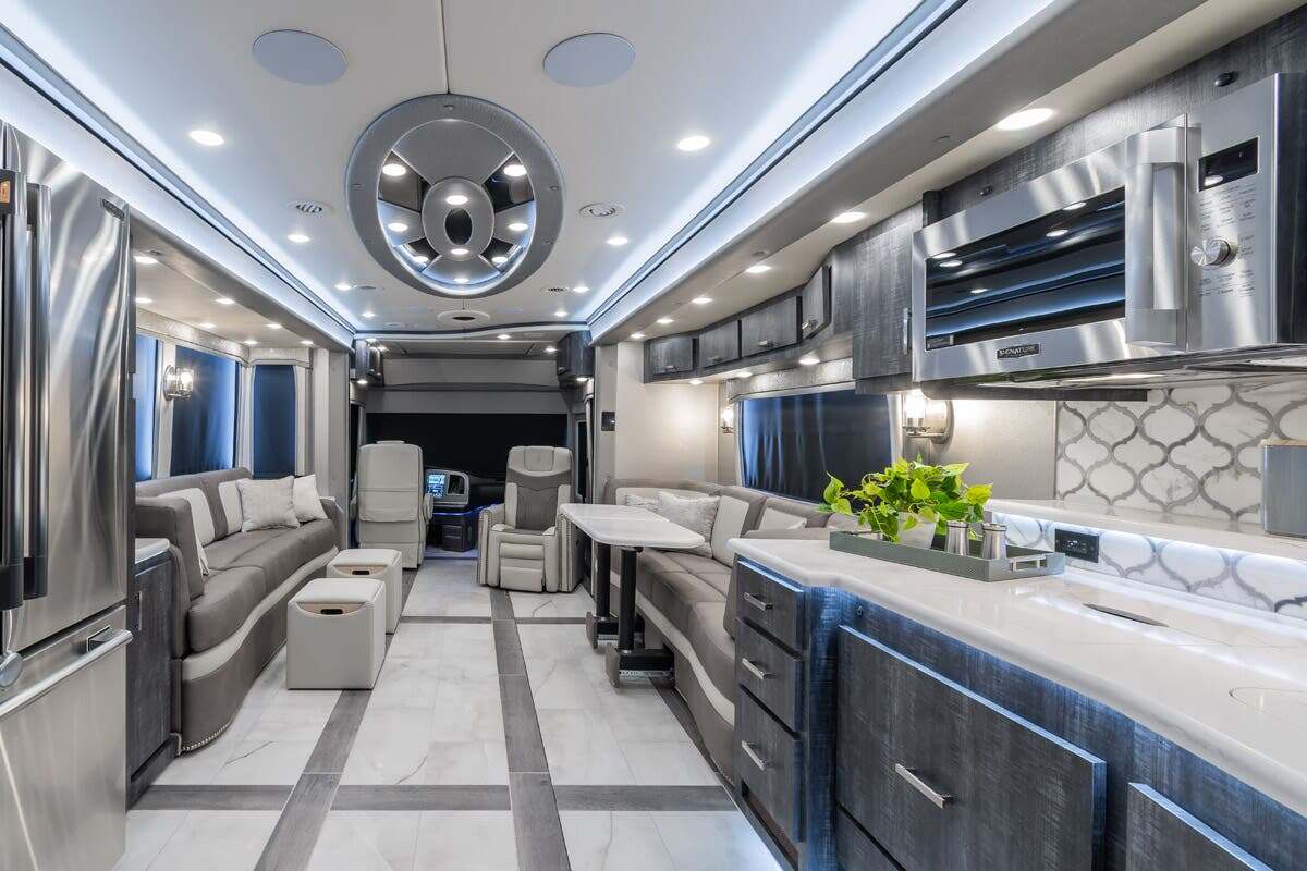 2026 Foretravel Realm FS605 Luxury Villa Master Suite (LVMS) Bath & 1/2 FS605 LVMS in alvarado TX