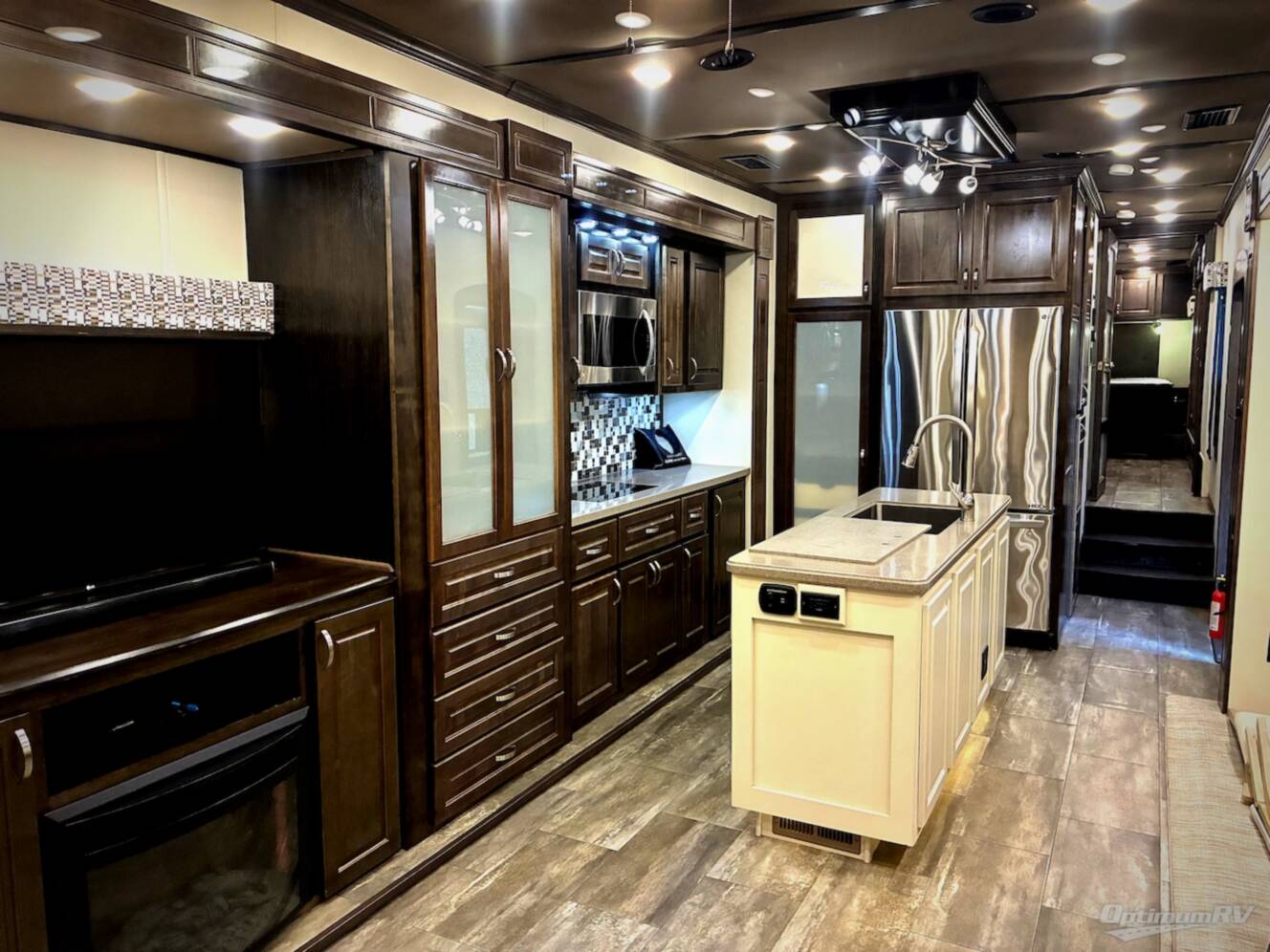 A photo of this 2018 Luxe Elite 42RL