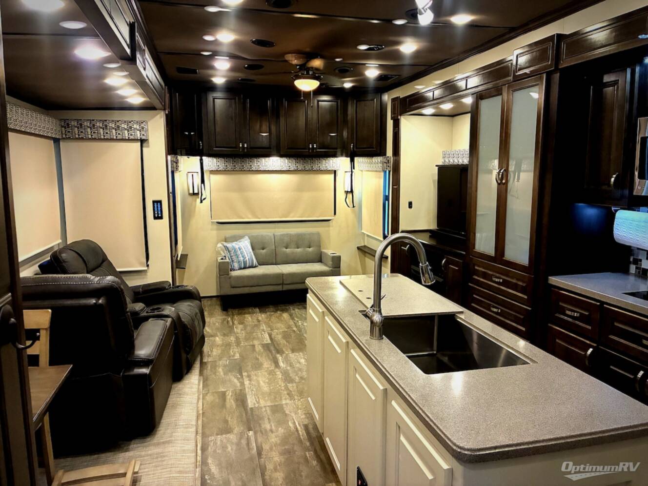 A photo of this 2018 Luxe Elite 42RL