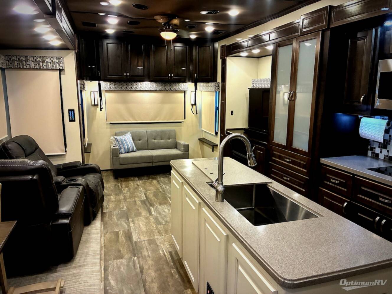 A photo of this 2018 Luxe Elite 42RL