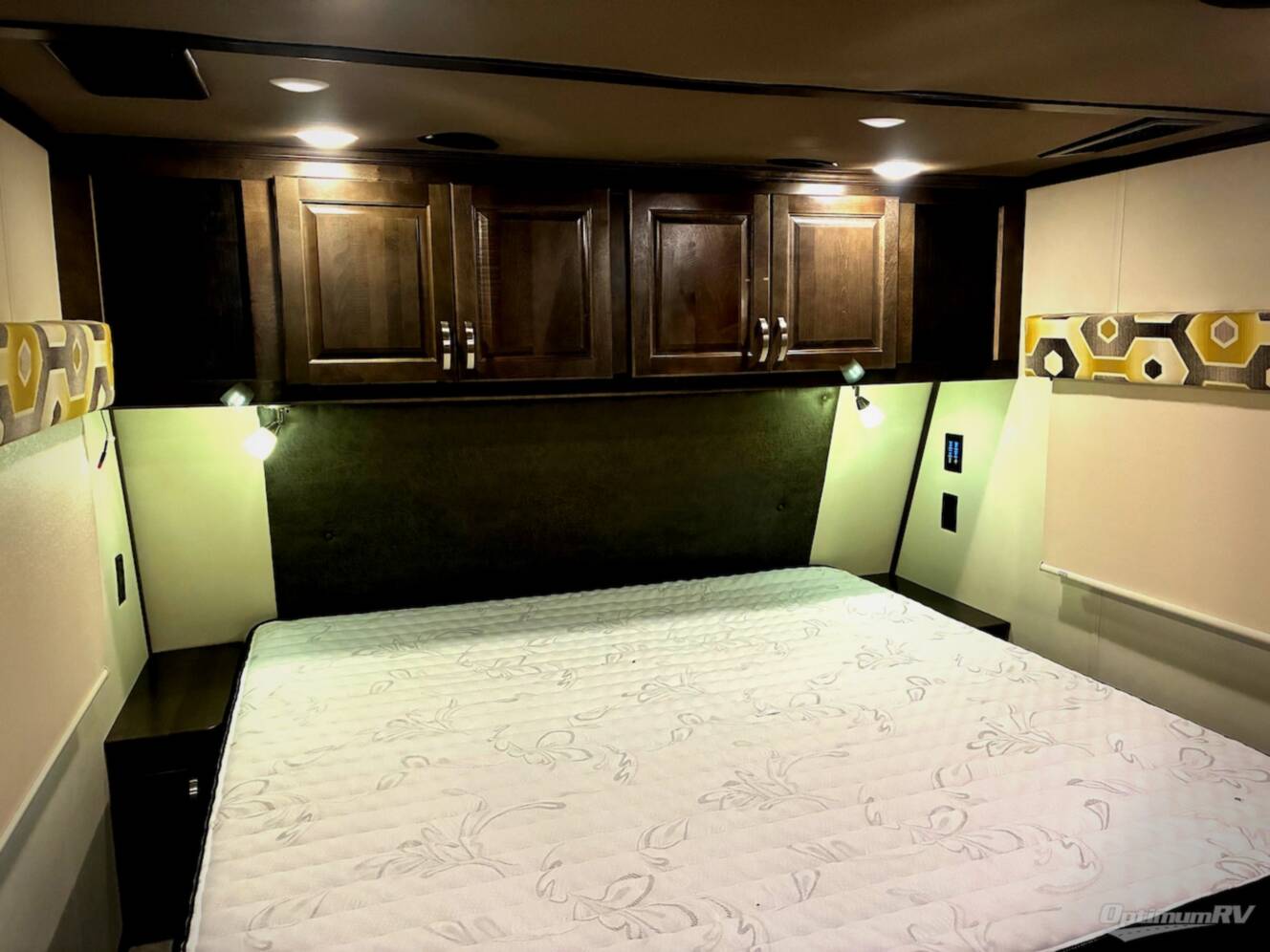A photo of this 2018 Luxe Elite 42RL