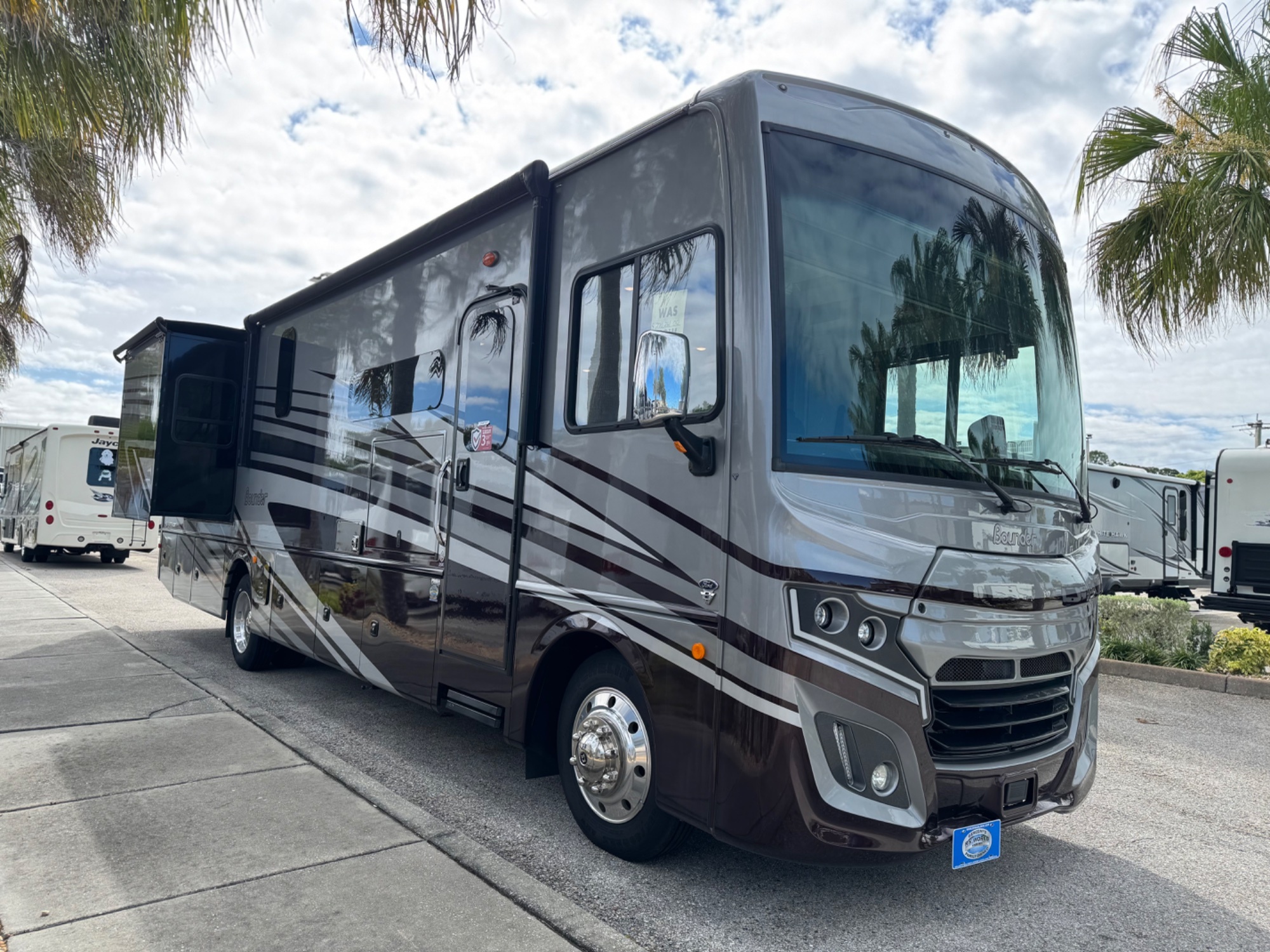 2024 Fleetwood Rv Bounder 35K in nokomis FL