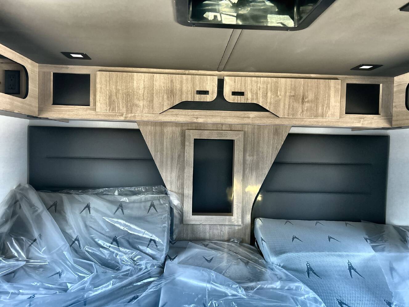 A photo of this 2026 Grand Design Lineage Series M 25TK
