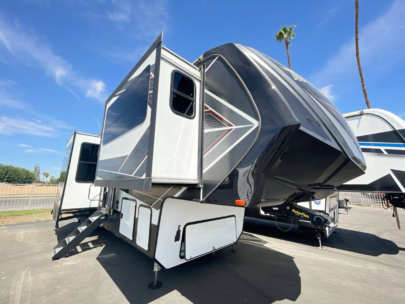 A photo of this 2019 Grand Design MOMENTUM 376TH