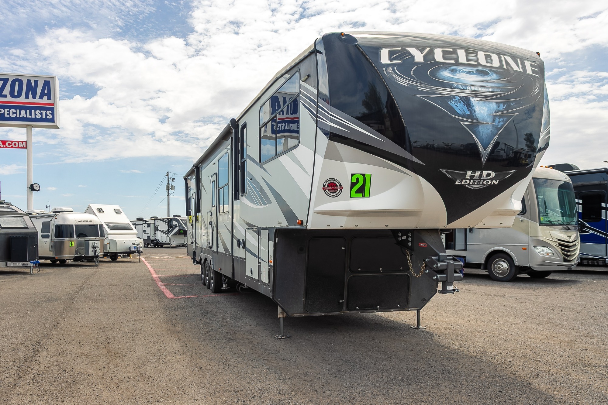 2021 Heartland CYCLONE 4006 in el mirage AZ