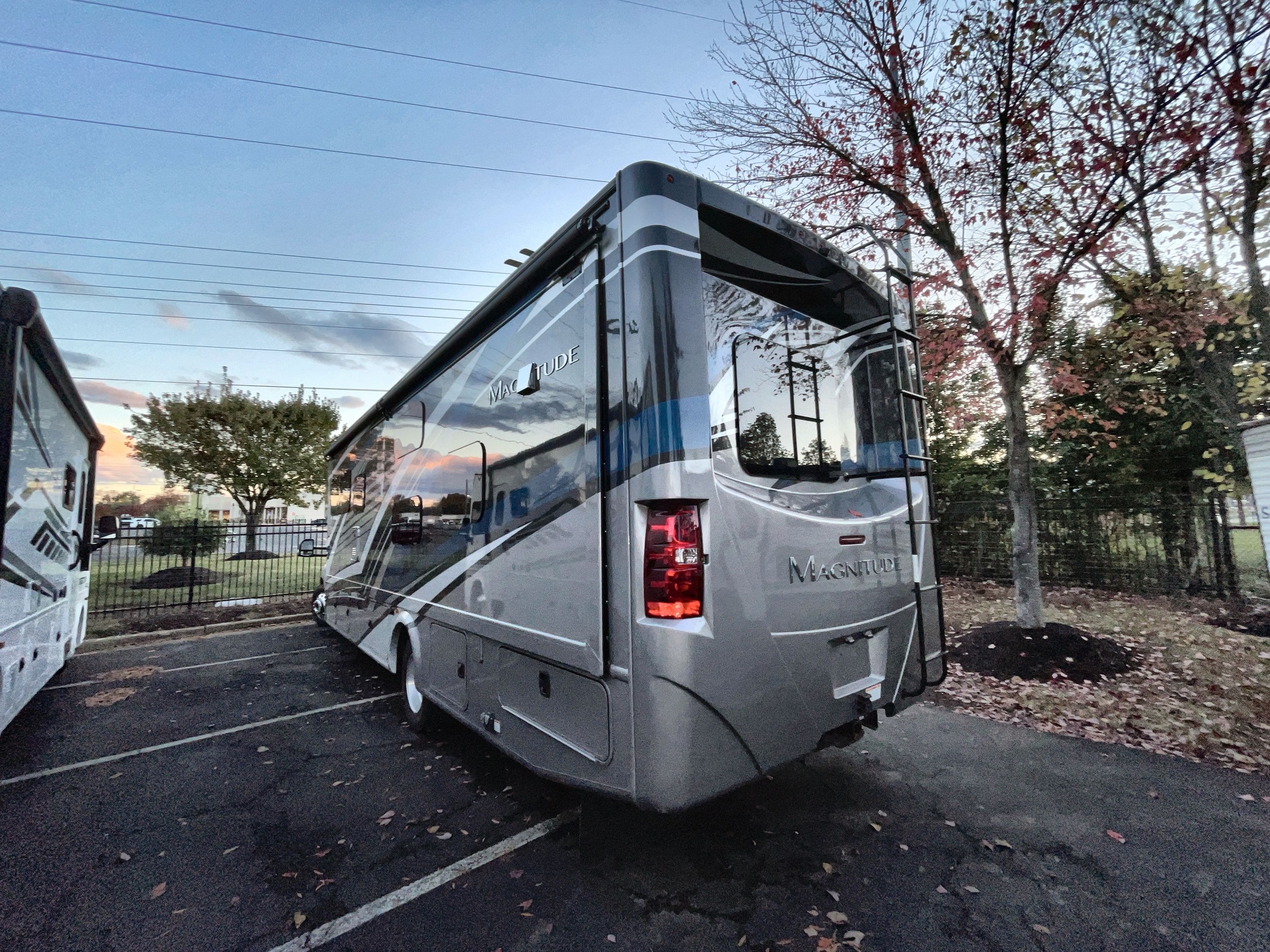 2022 Thor MAGNITUDE RS36 RV