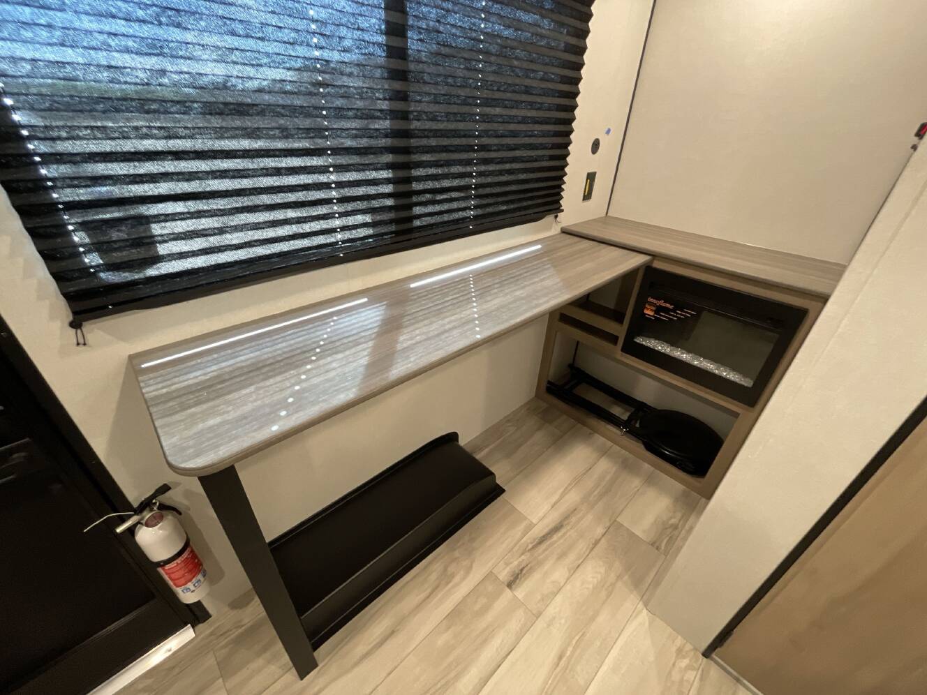 A photo of this 2027 Keystone COLEMAN 13R