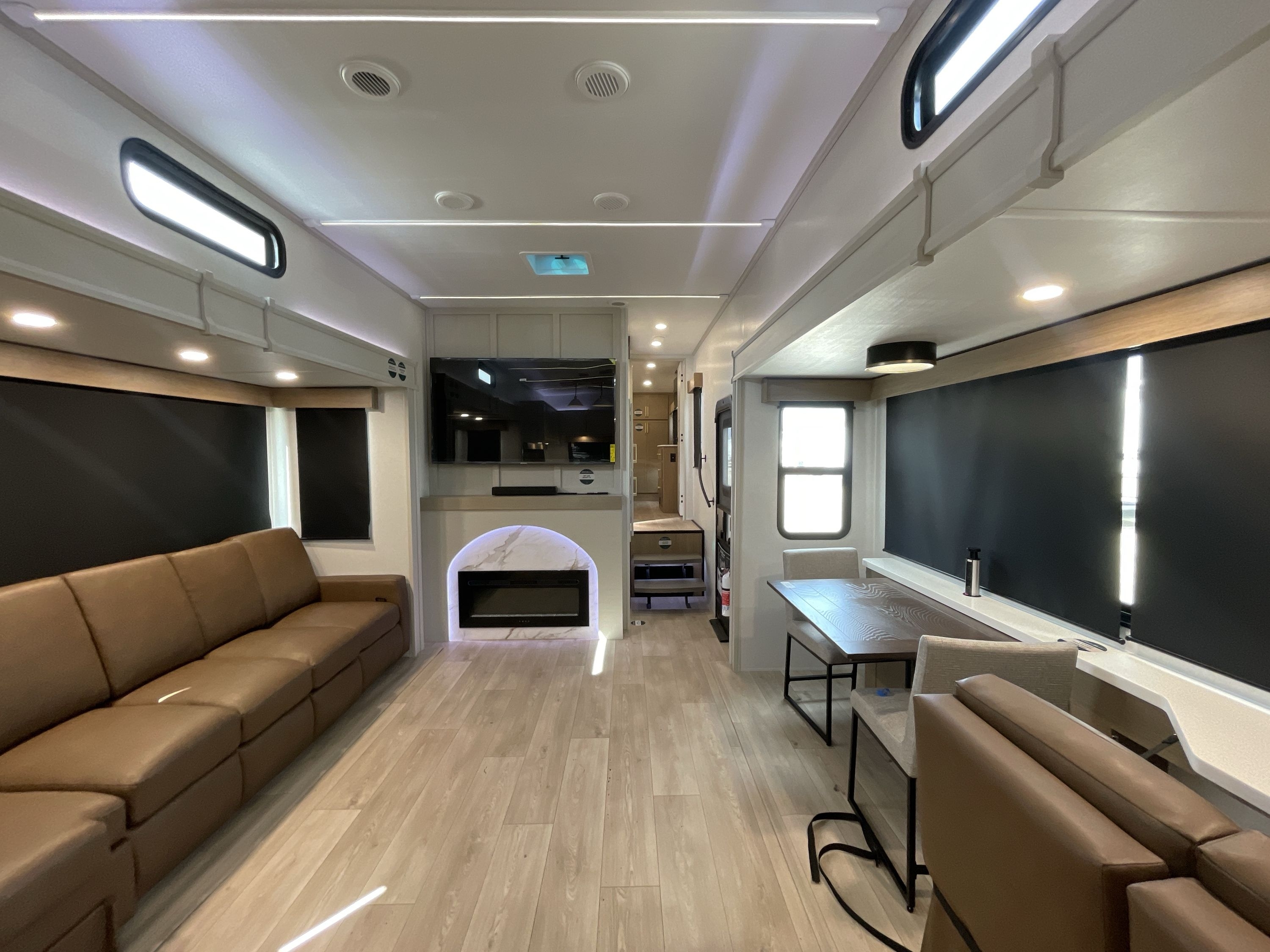 2027 Dutchmen EDDIE BAUER SUMMIT 3511RK in new braunfels TX