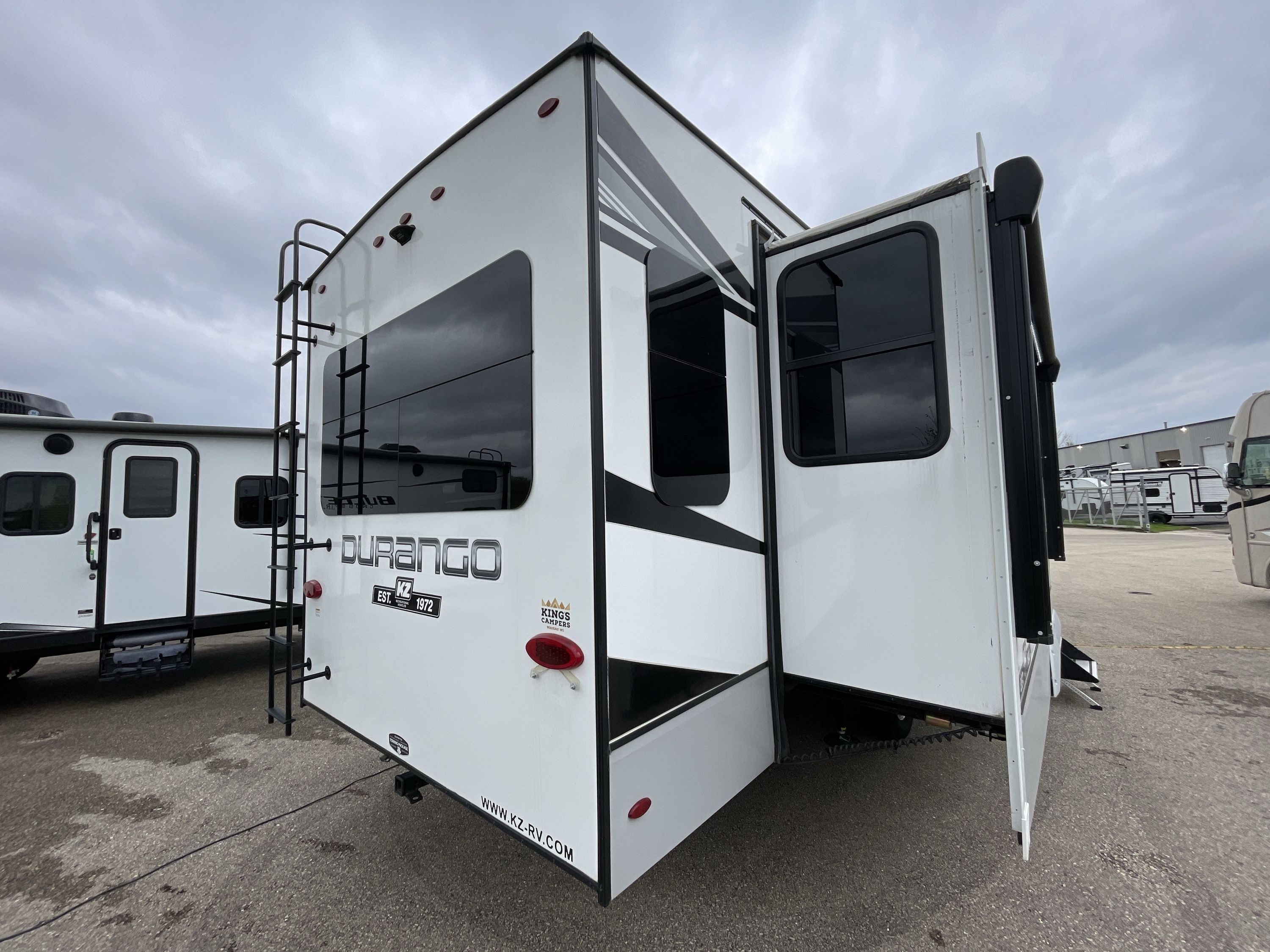 【中古】 Ez Da Posible RuperOrdorika Used 2023 K-Z RV Durango 301RLT For Sale in Deforest, WI