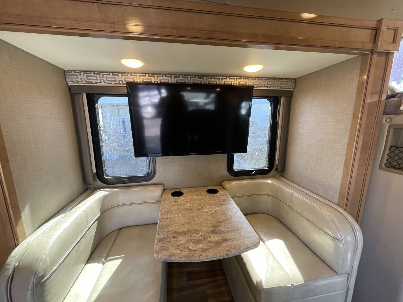 A photo of this 2020 Thor SYNERGY 24SK