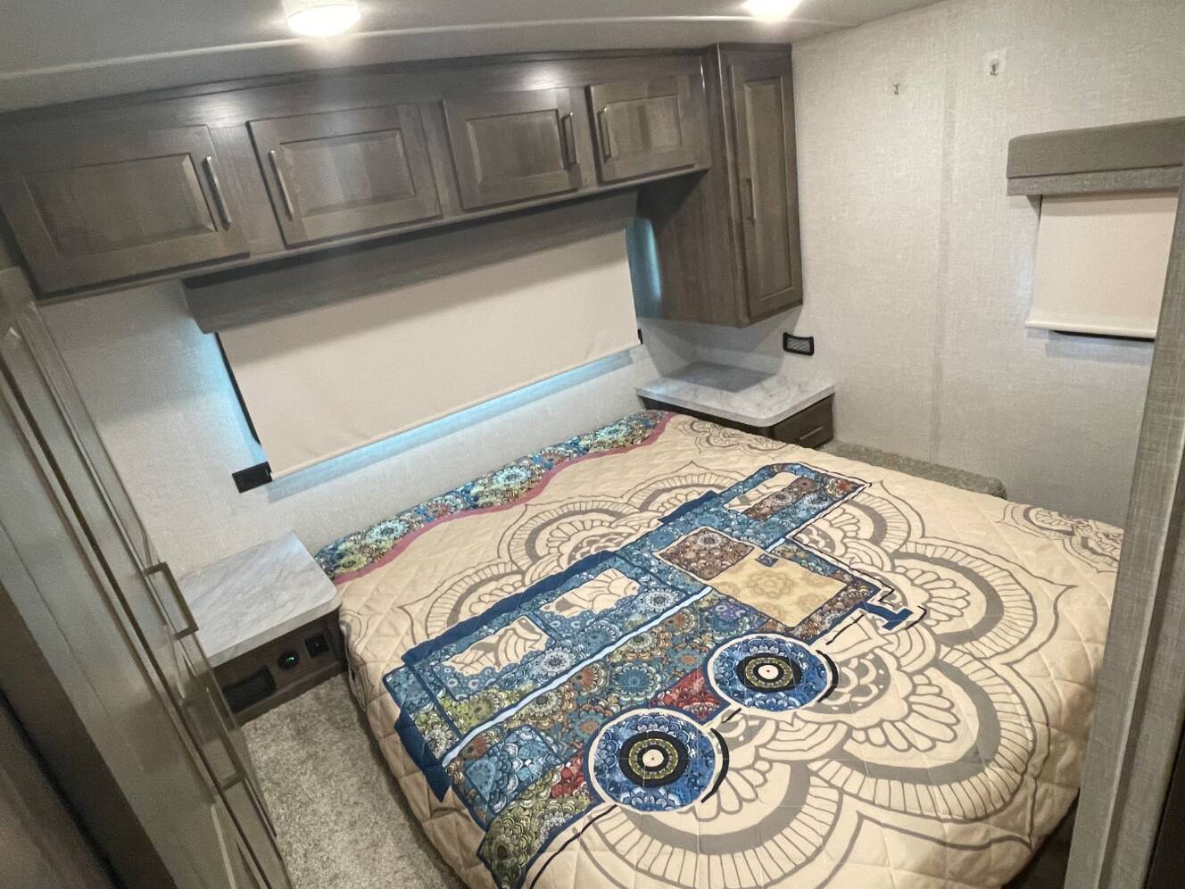 A photo of this 2023 Forest River FLAGSTAFF MICRO LITE 25BSDS