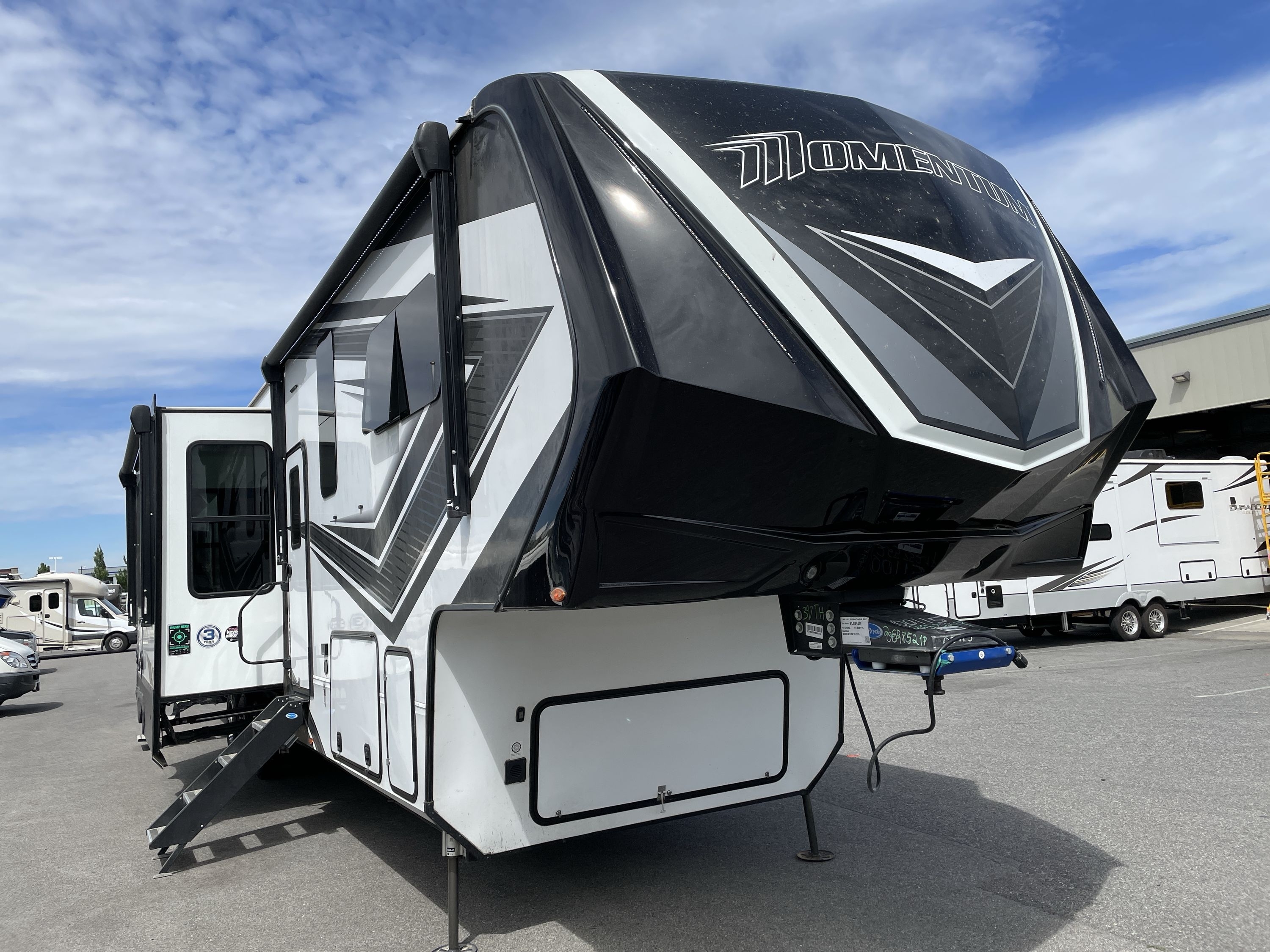 2023 Grand Design MOMENTUM 397TH in pasco WA