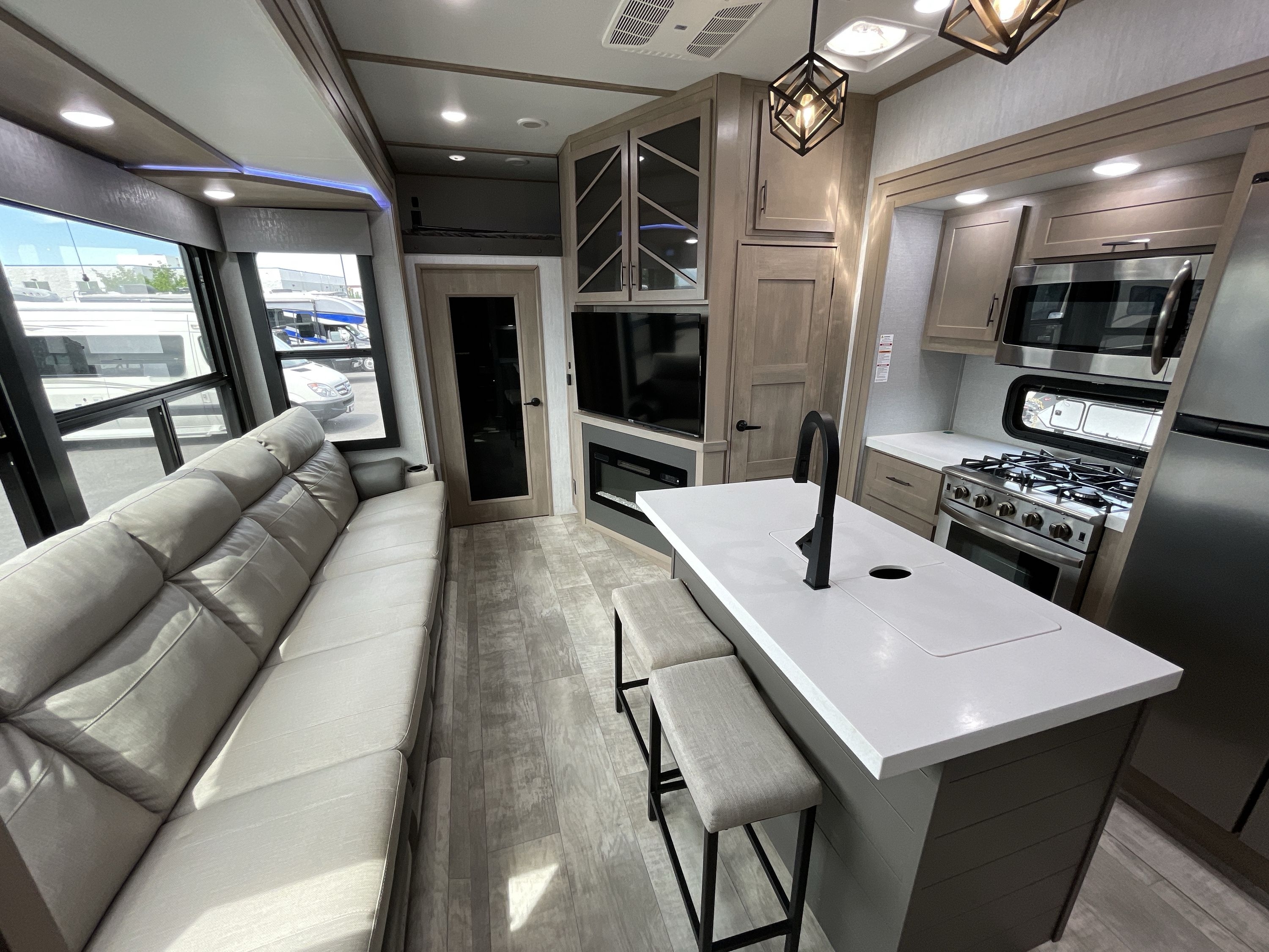 2023 Grand Design MOMENTUM 397TH in pasco WA