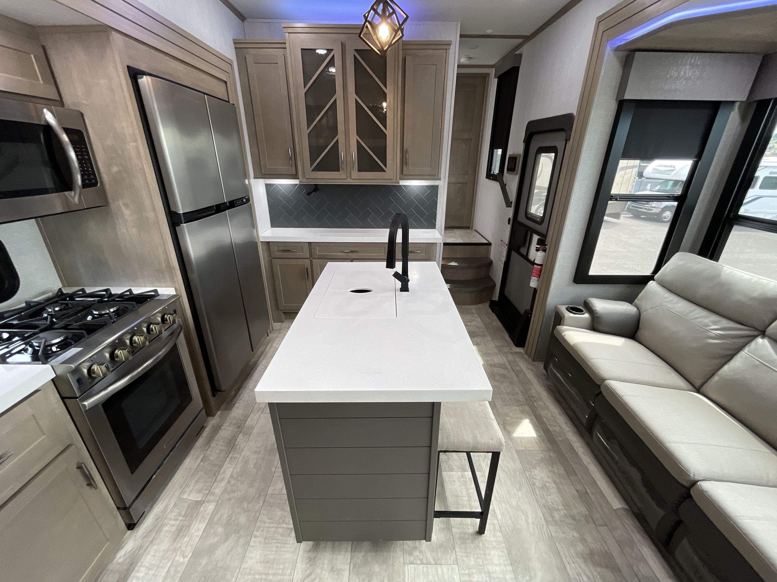 2023 Grand Design MOMENTUM 397TH in pasco WA